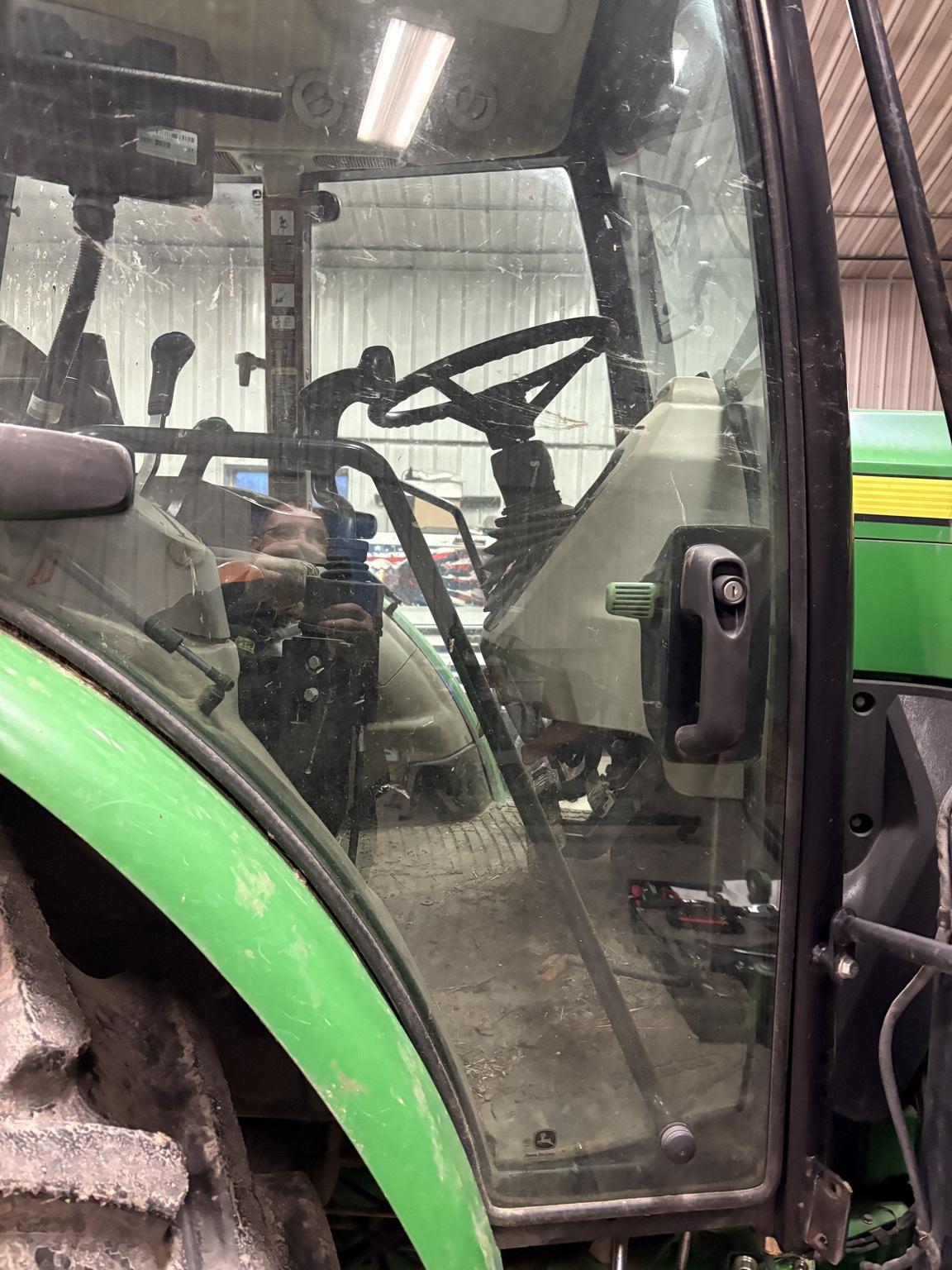 2016 John Deere 6120E Image