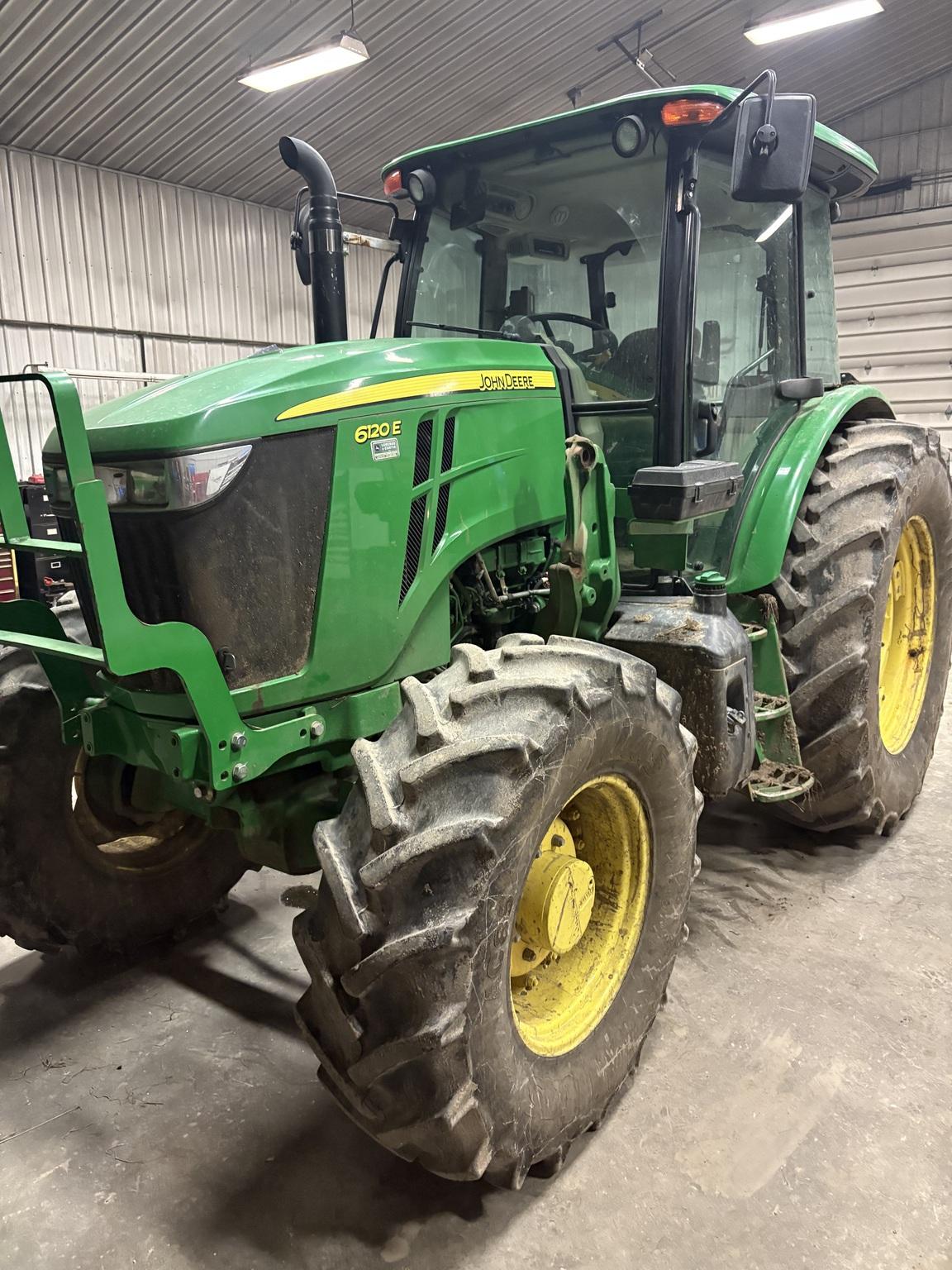 2016 John Deere 6120E Image