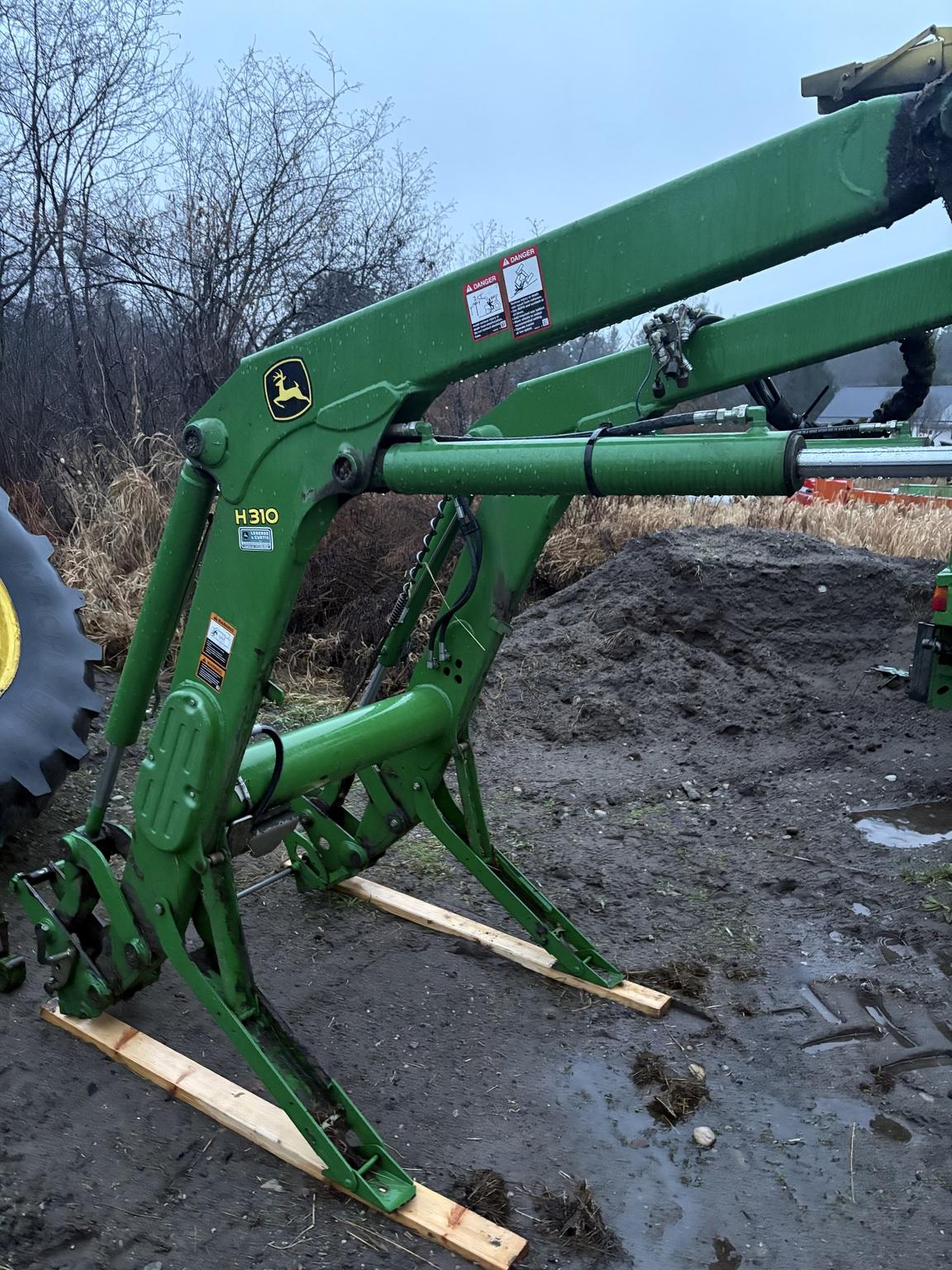 2016 John Deere 6120E Image