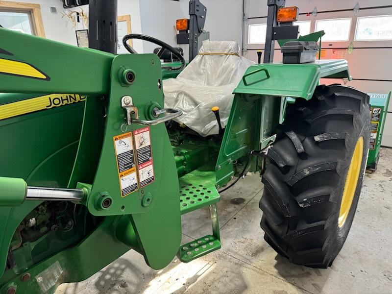 2011 John Deere 5075E Image