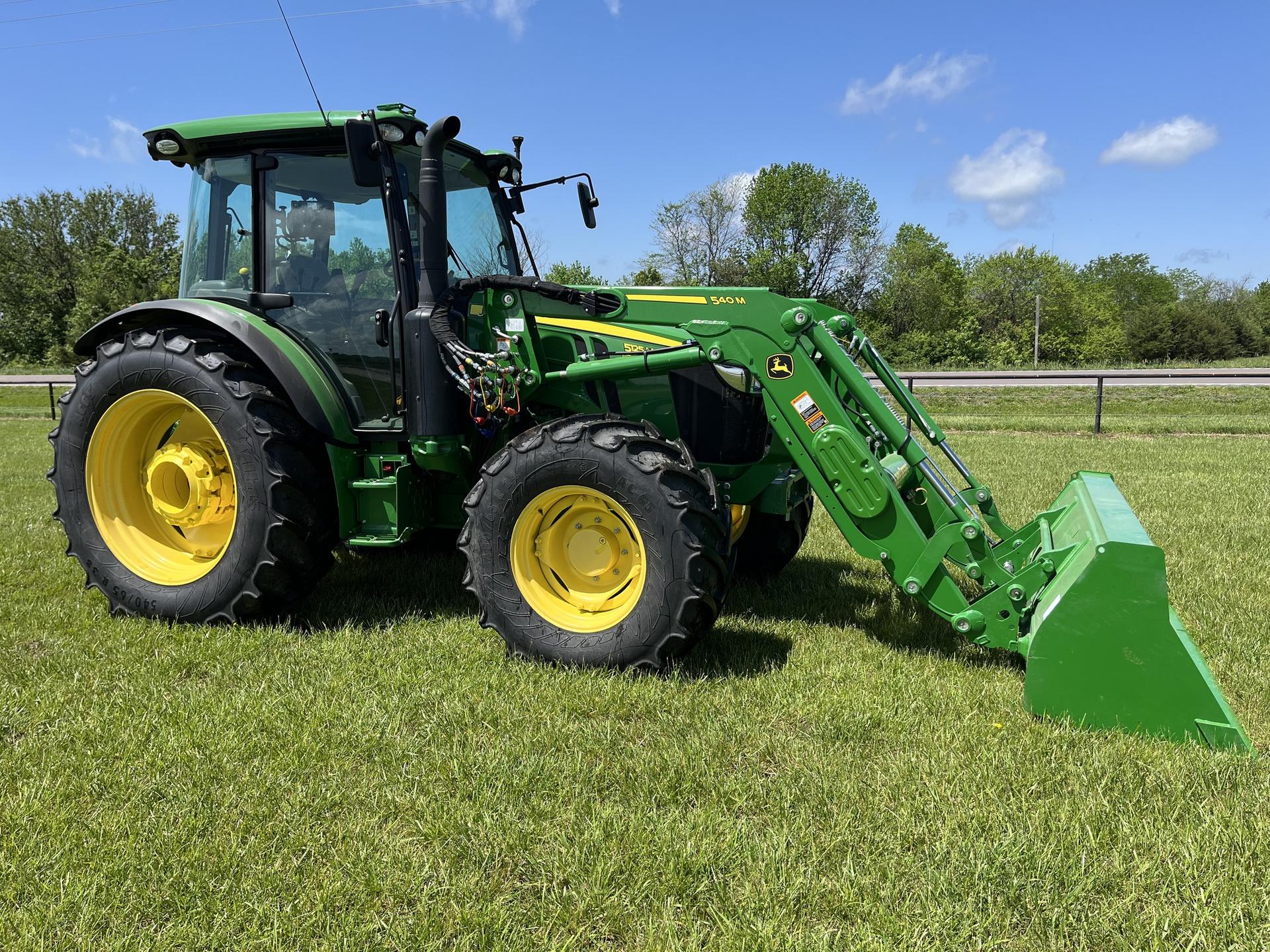 2022 John Deere 5125M