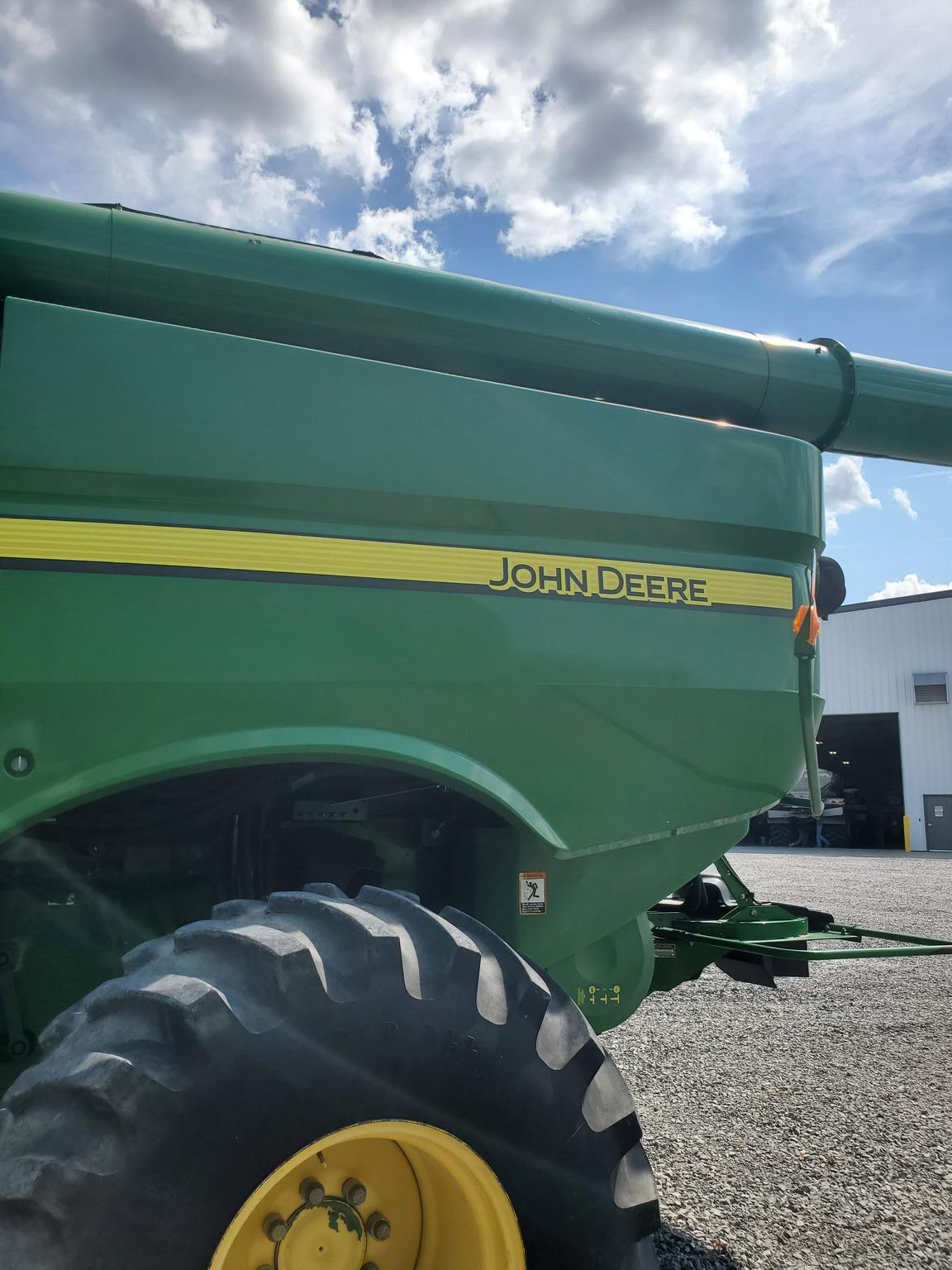 2013 John Deere S690