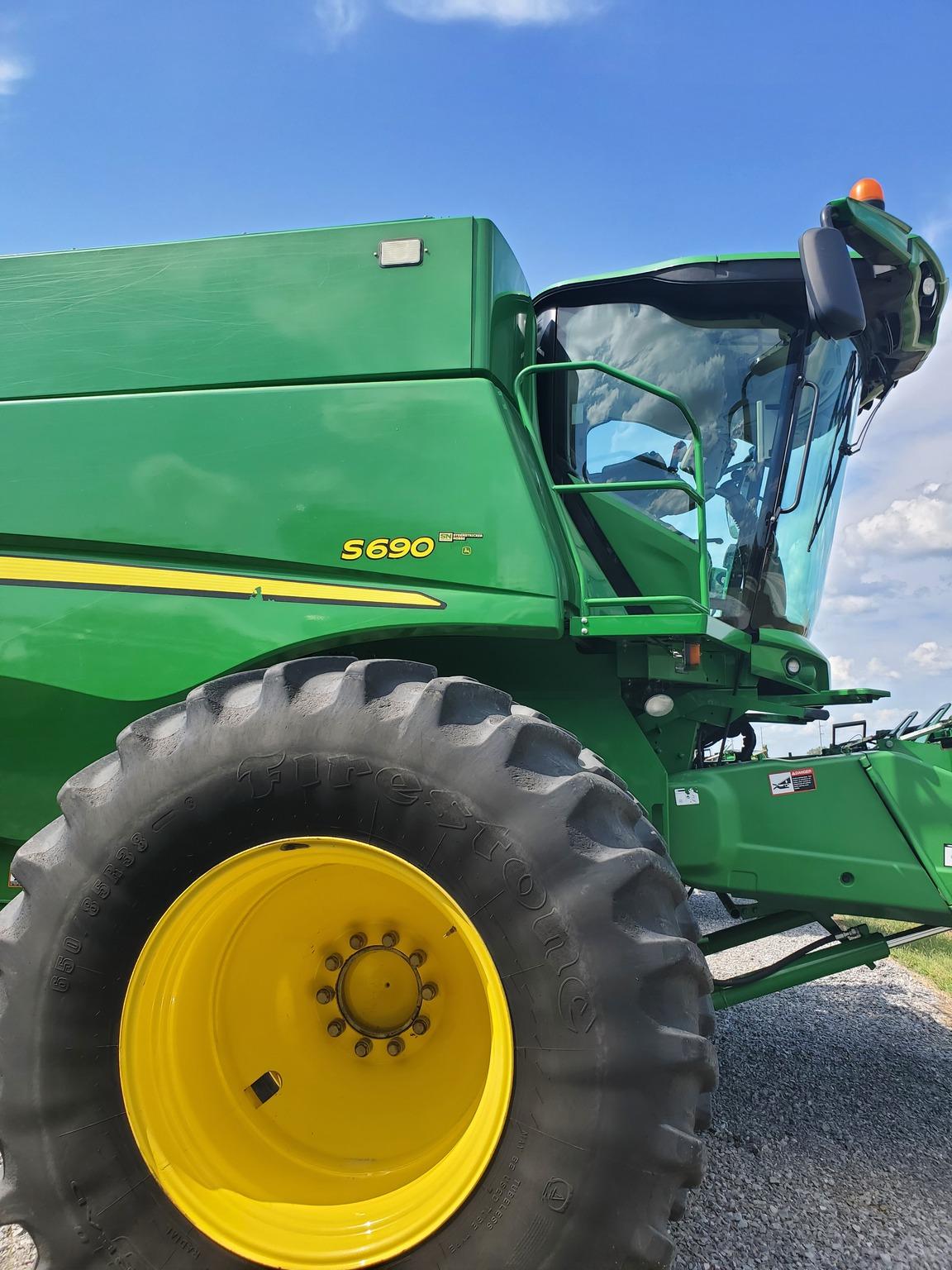 2013 John Deere S690