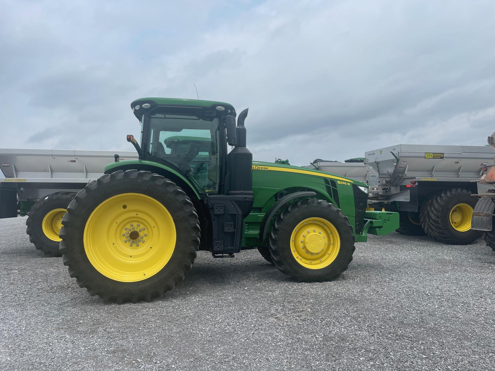 2019 John Deere 8245R