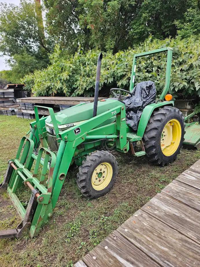 2001 John Deere 790