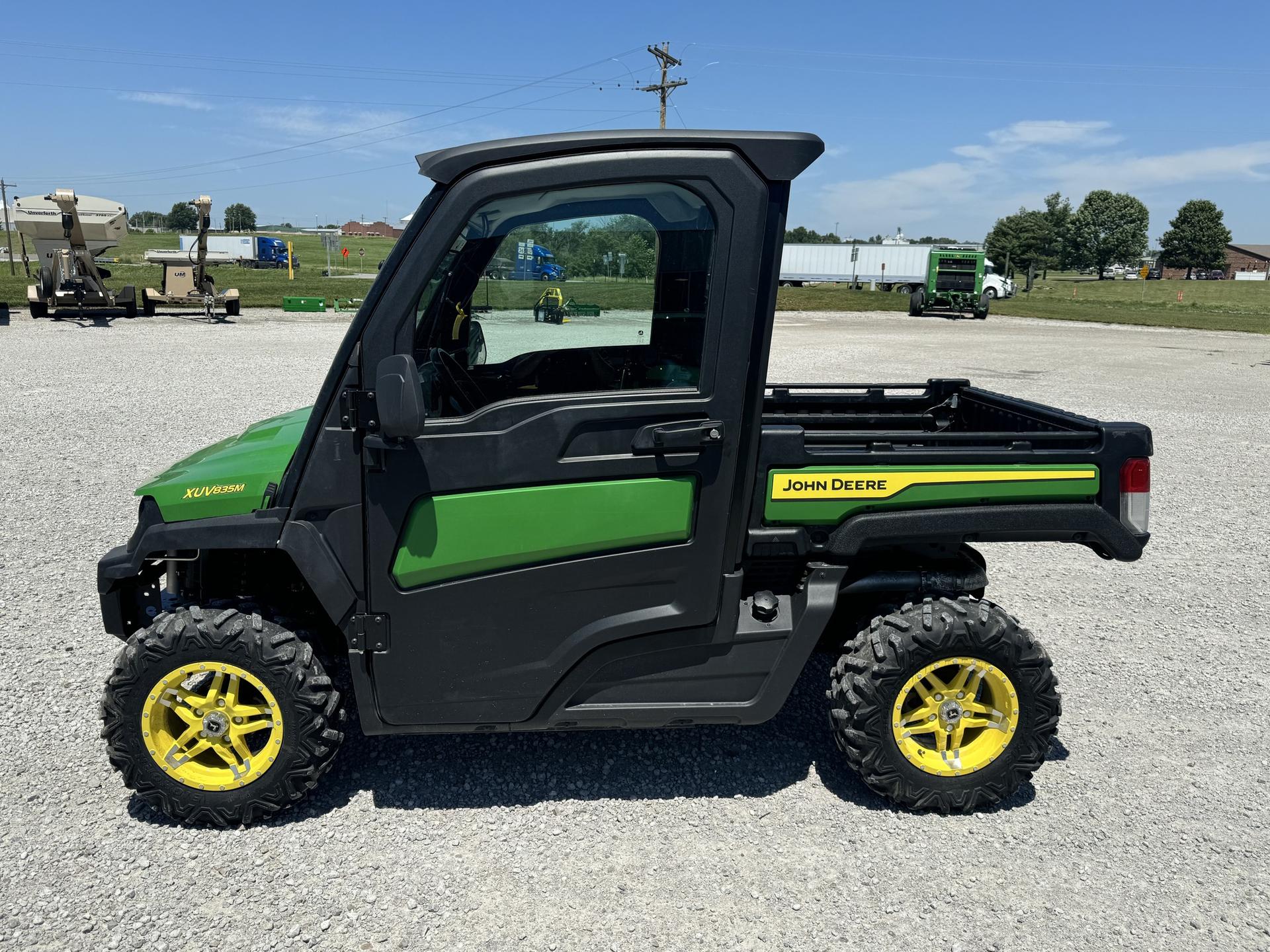 2023 John Deere XUV 835M