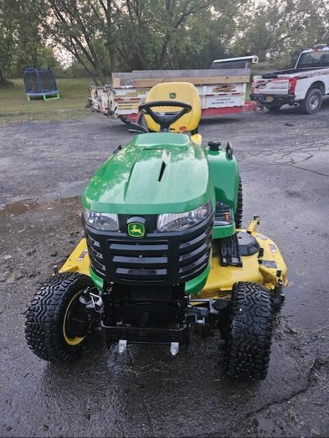 2022 John Deere X738