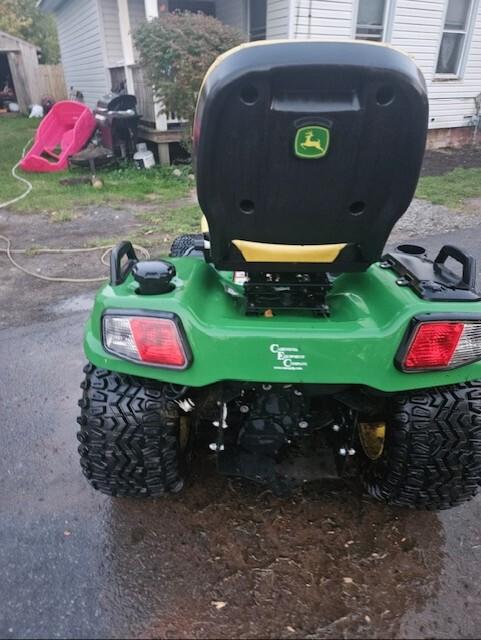 2022 John Deere X738