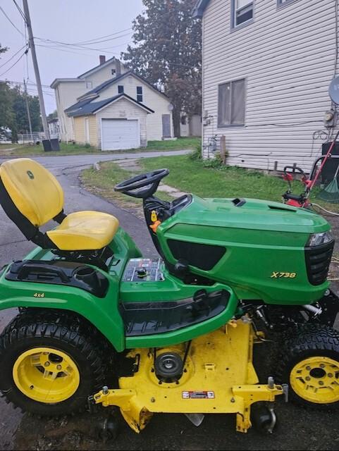 2022 John Deere X738