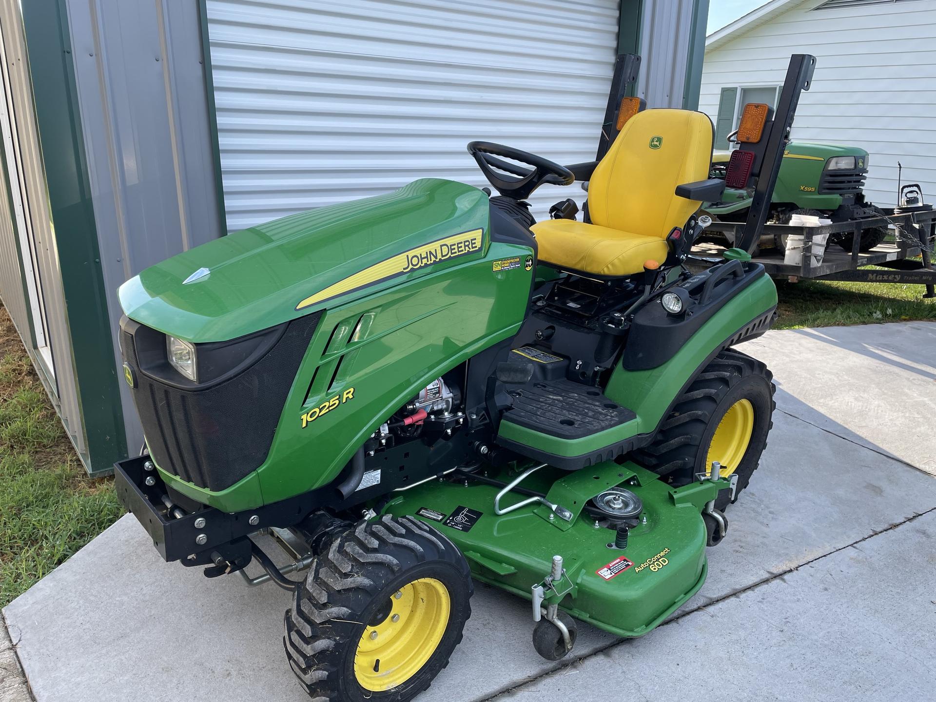 2021 John Deere 1025R Image