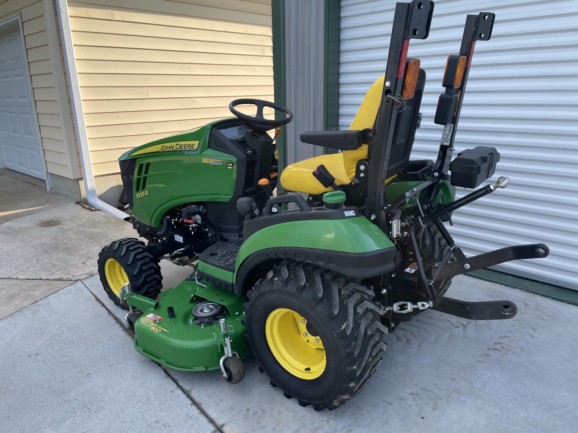 2021 John Deere 1025R Image