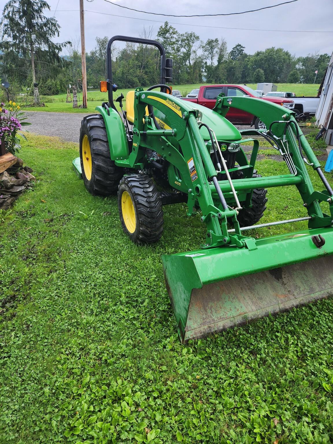 2016 John Deere 4105