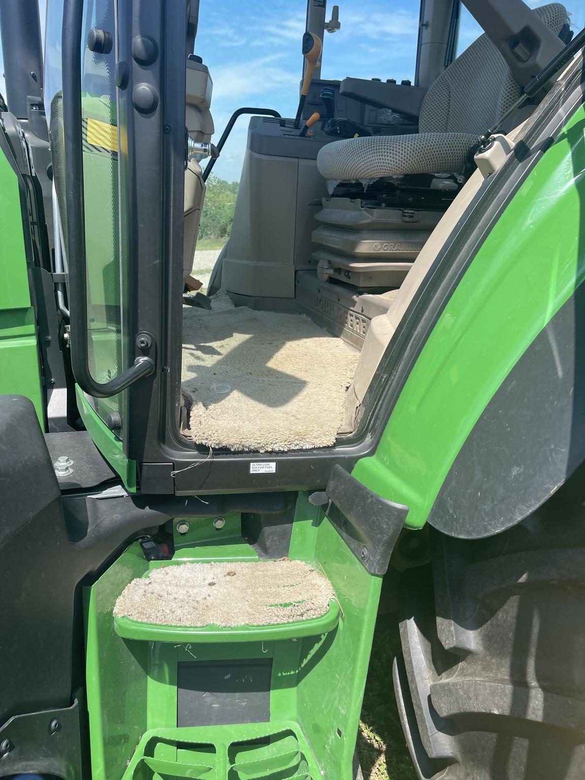 2019 John Deere 6110M