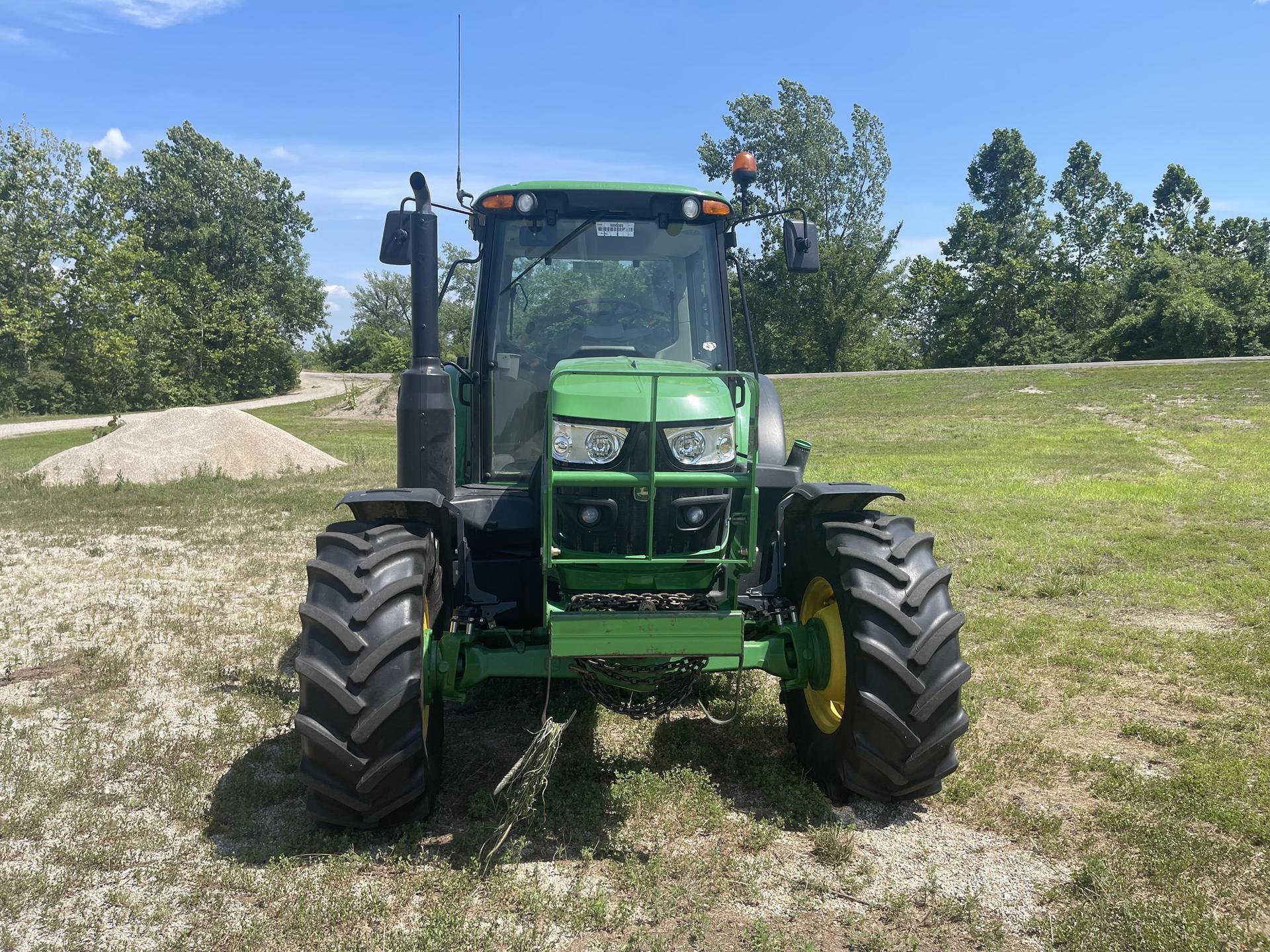 2019 John Deere 6110M