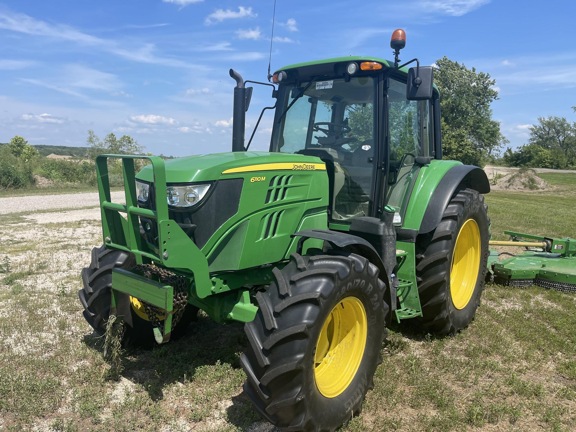 2019 John Deere 6110M