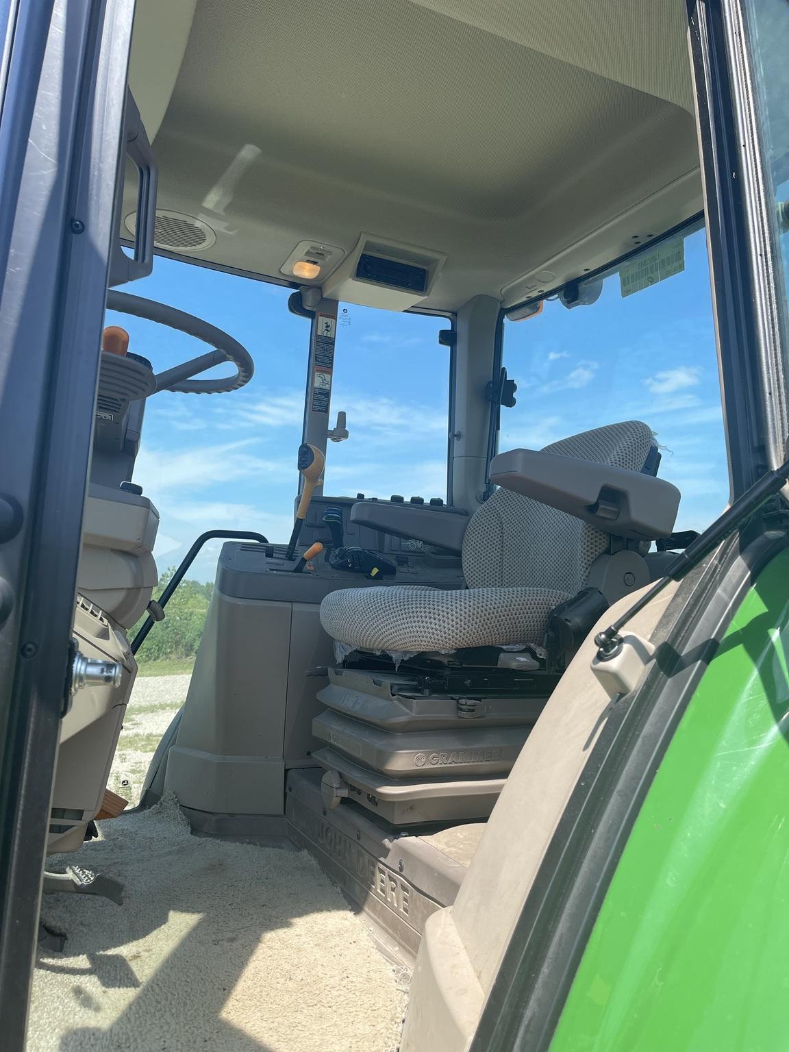 2019 John Deere 6110M