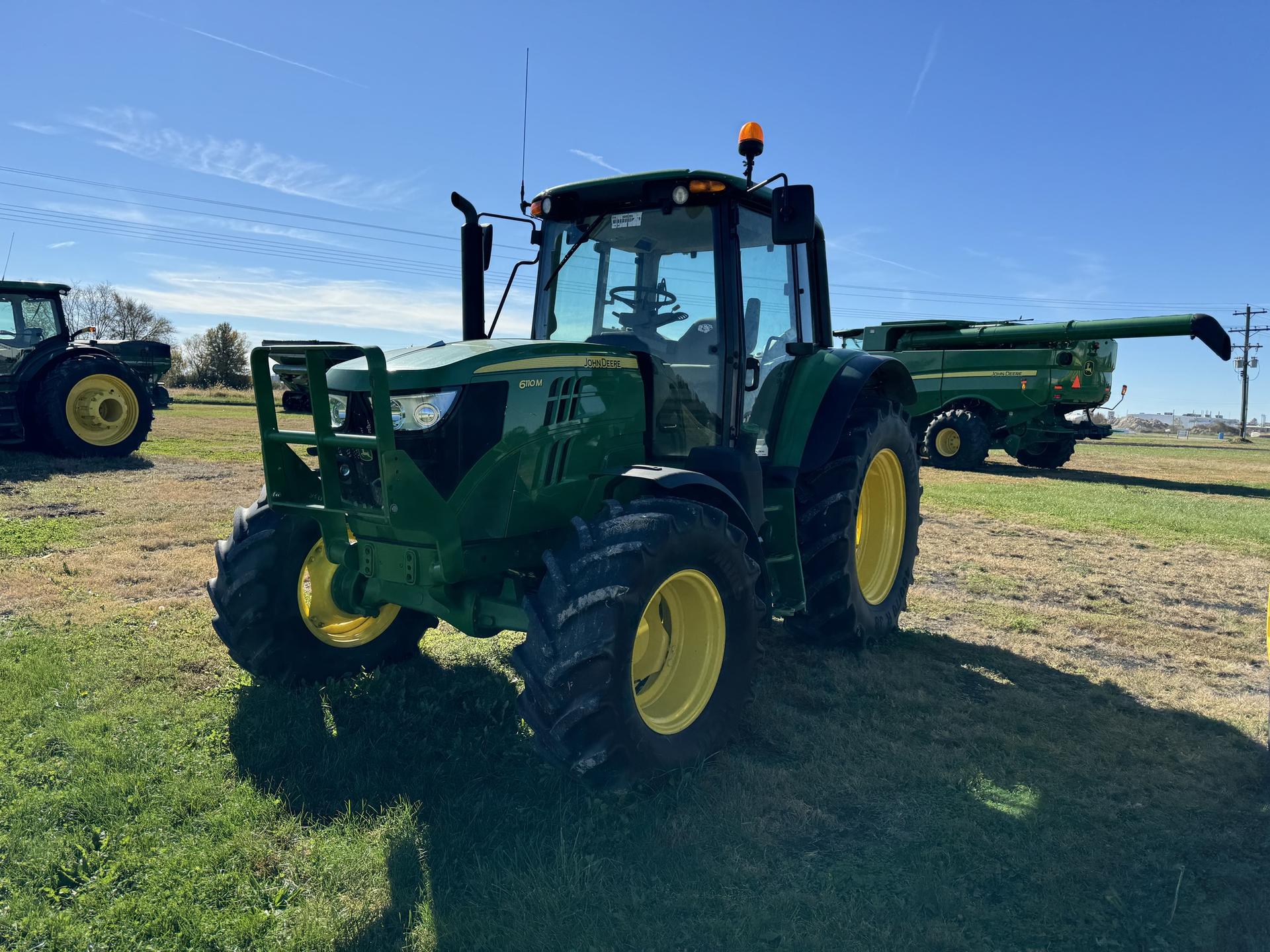 2019 John Deere 6110M