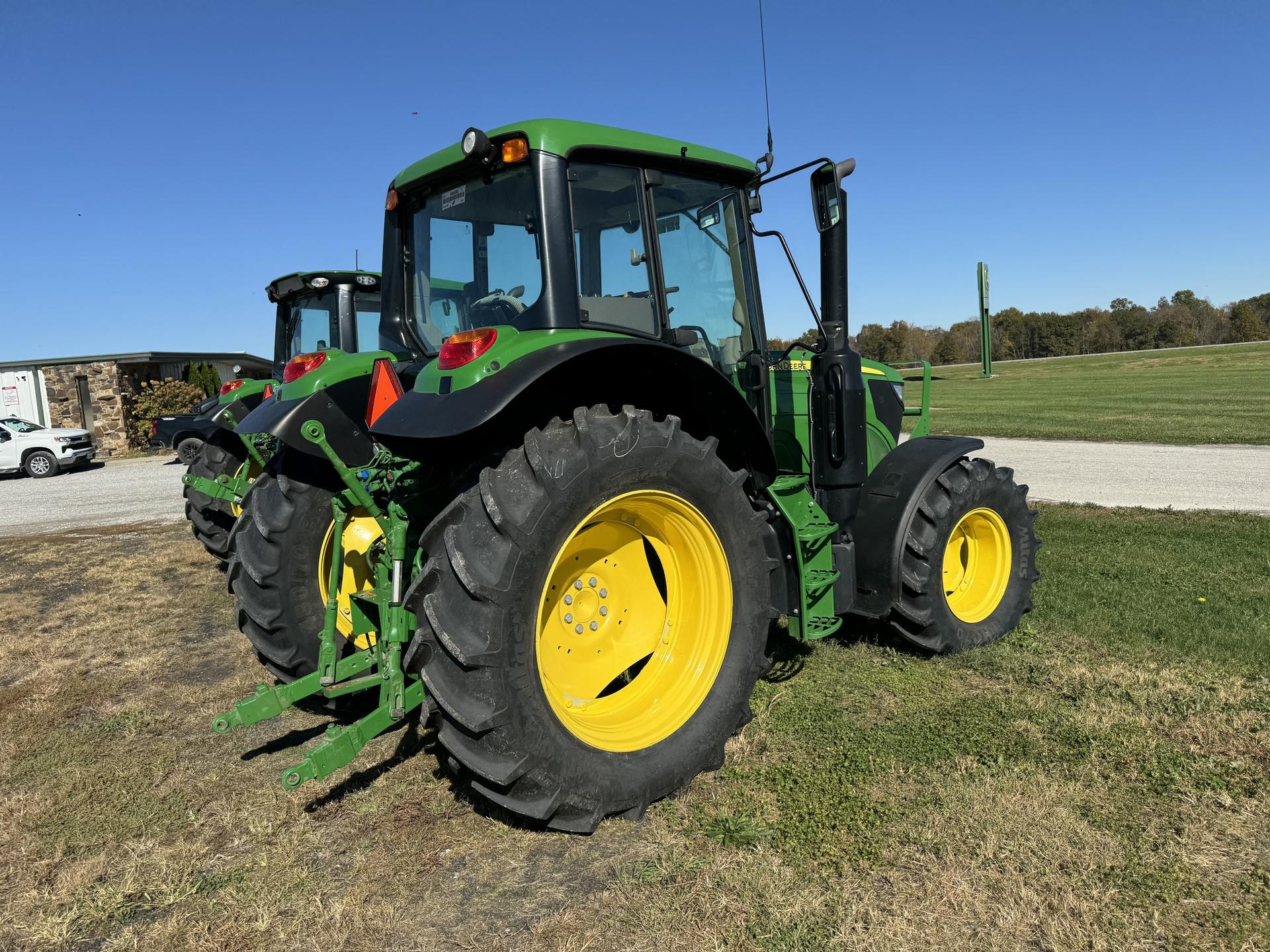 2019 John Deere 6110M