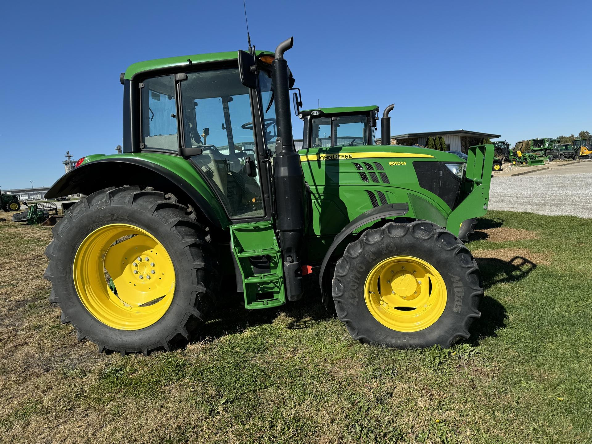 2019 John Deere 6110M