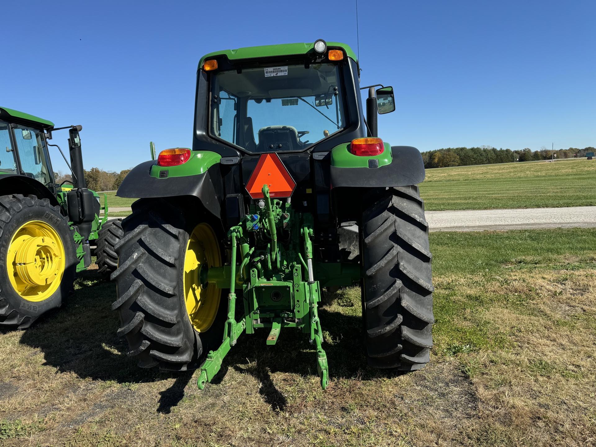 2019 John Deere 6110M