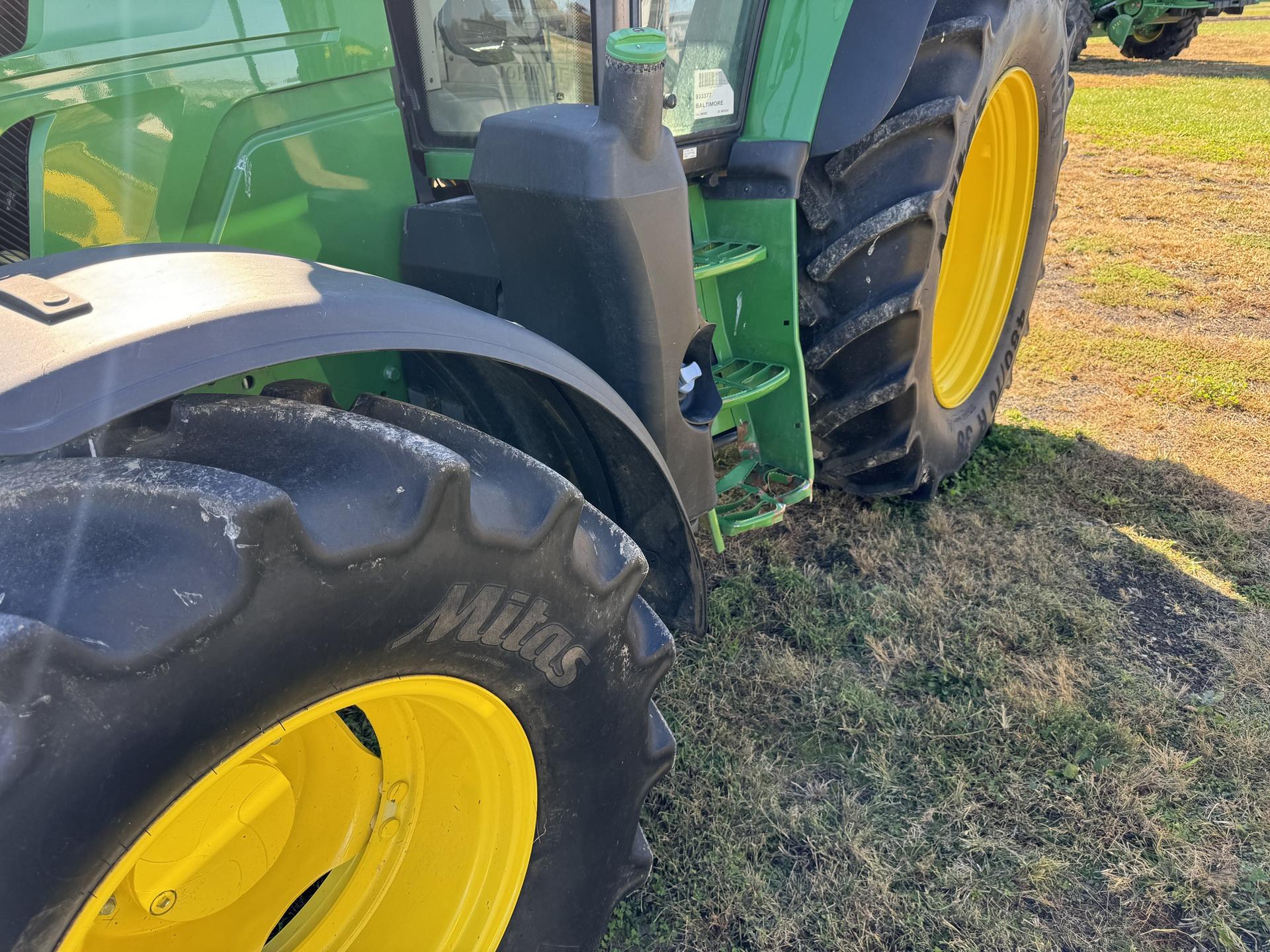 2019 John Deere 6110M