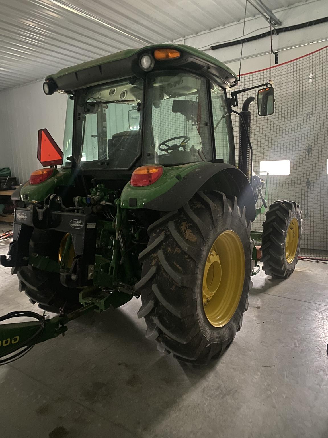 2016 John Deere 5085M