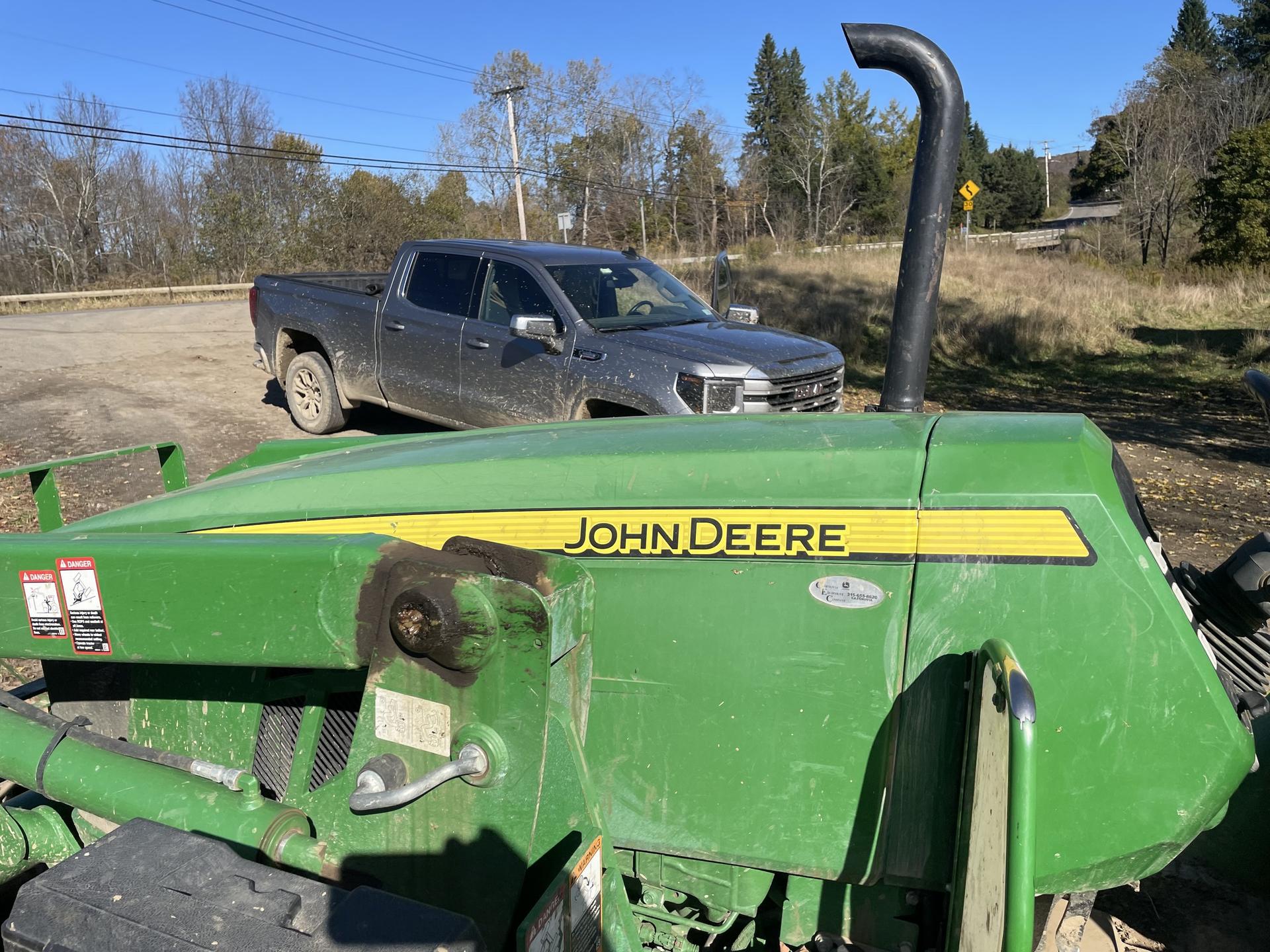 2016 John Deere 5100E