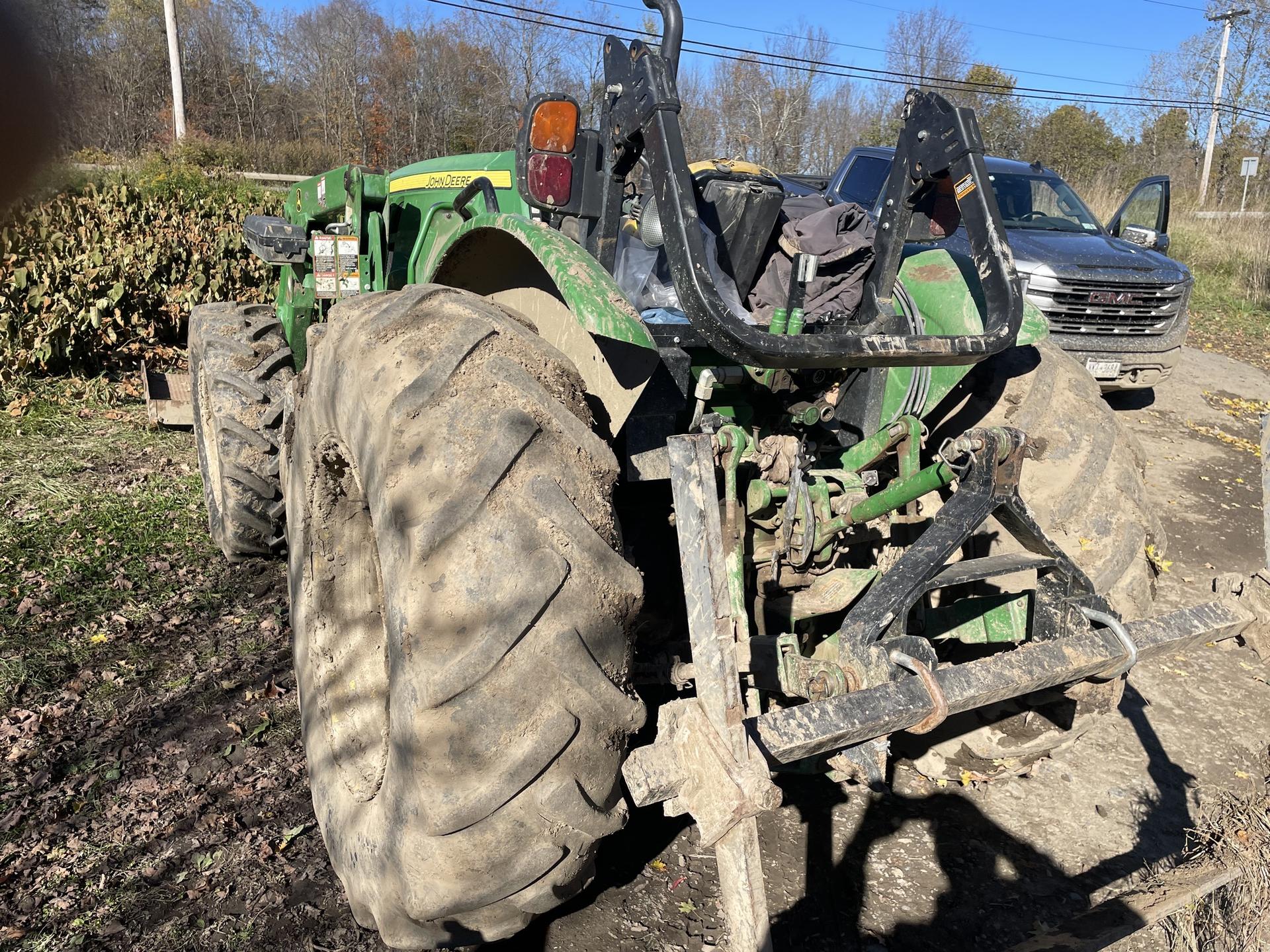 2016 John Deere 5100E