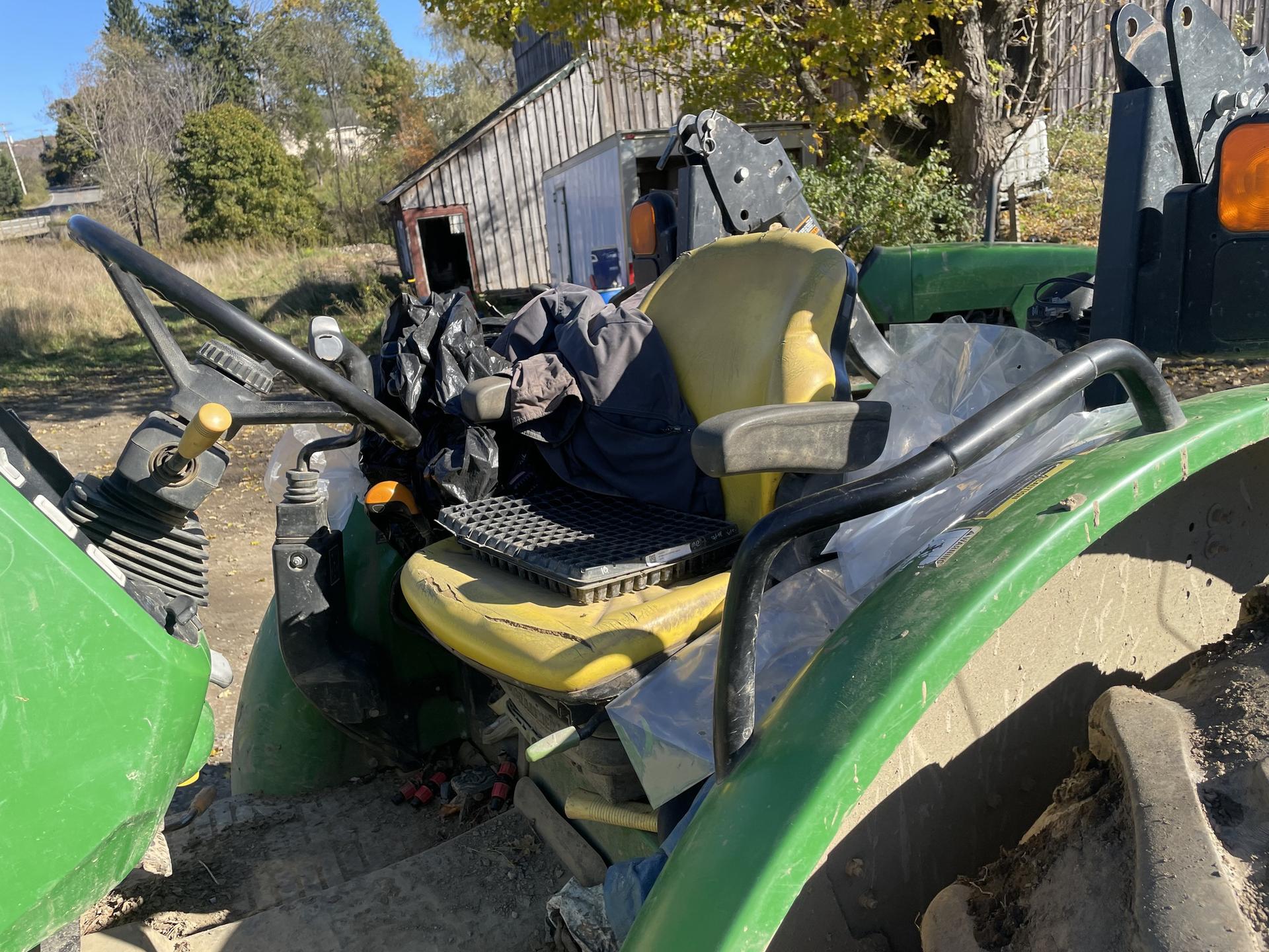 2016 John Deere 5100E