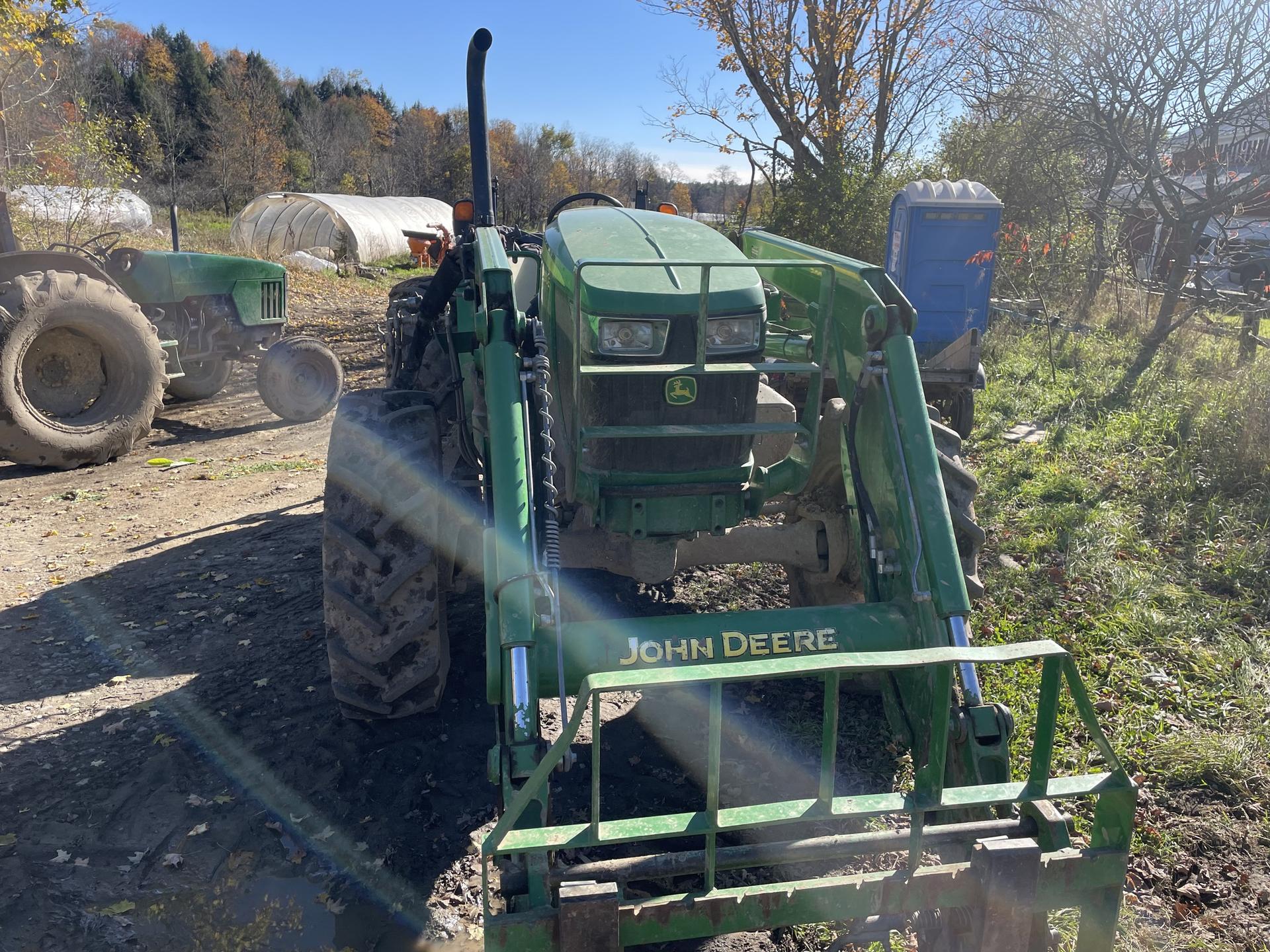 2016 John Deere 5100E