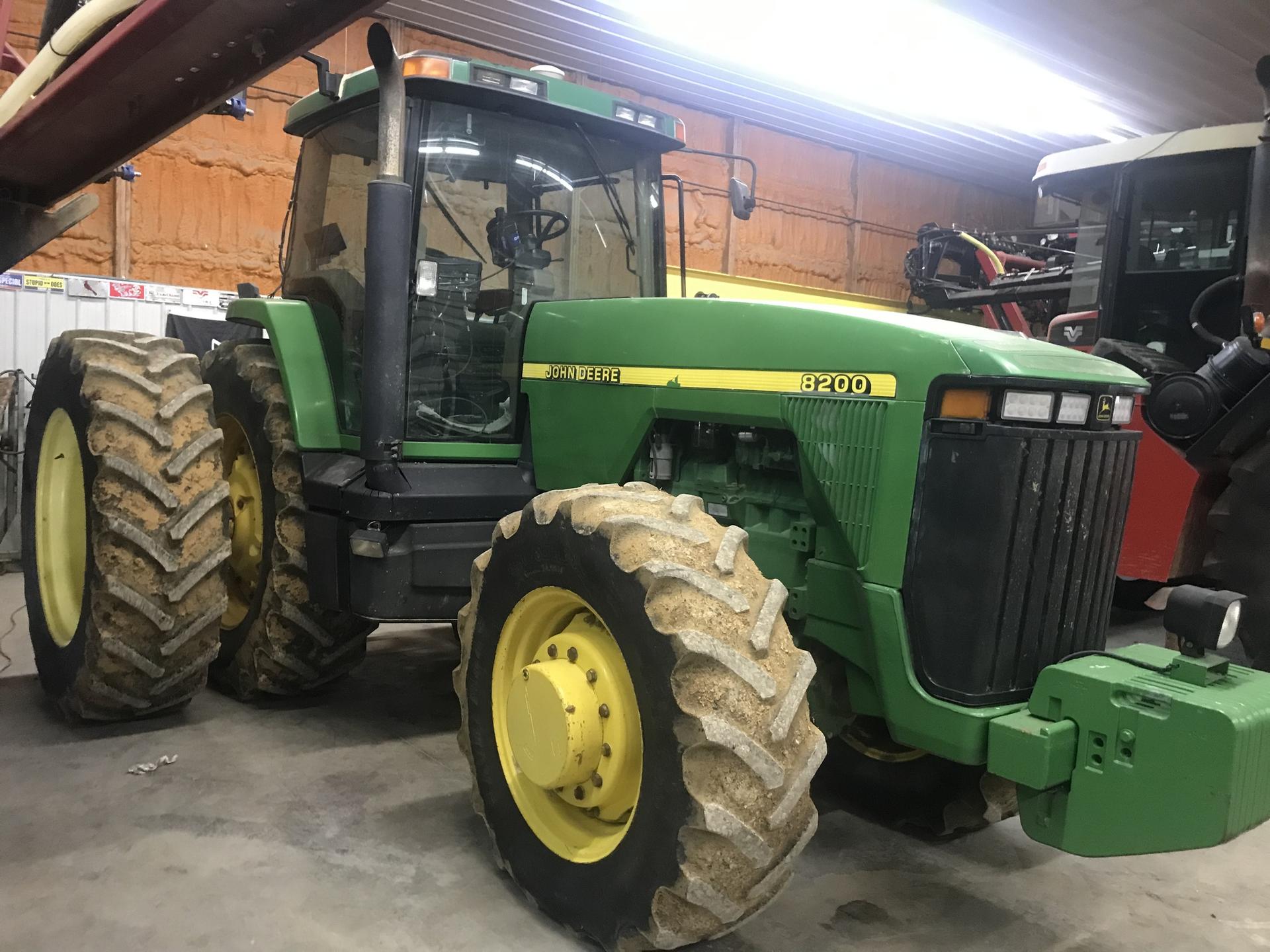 1997 John Deere 8200 Image