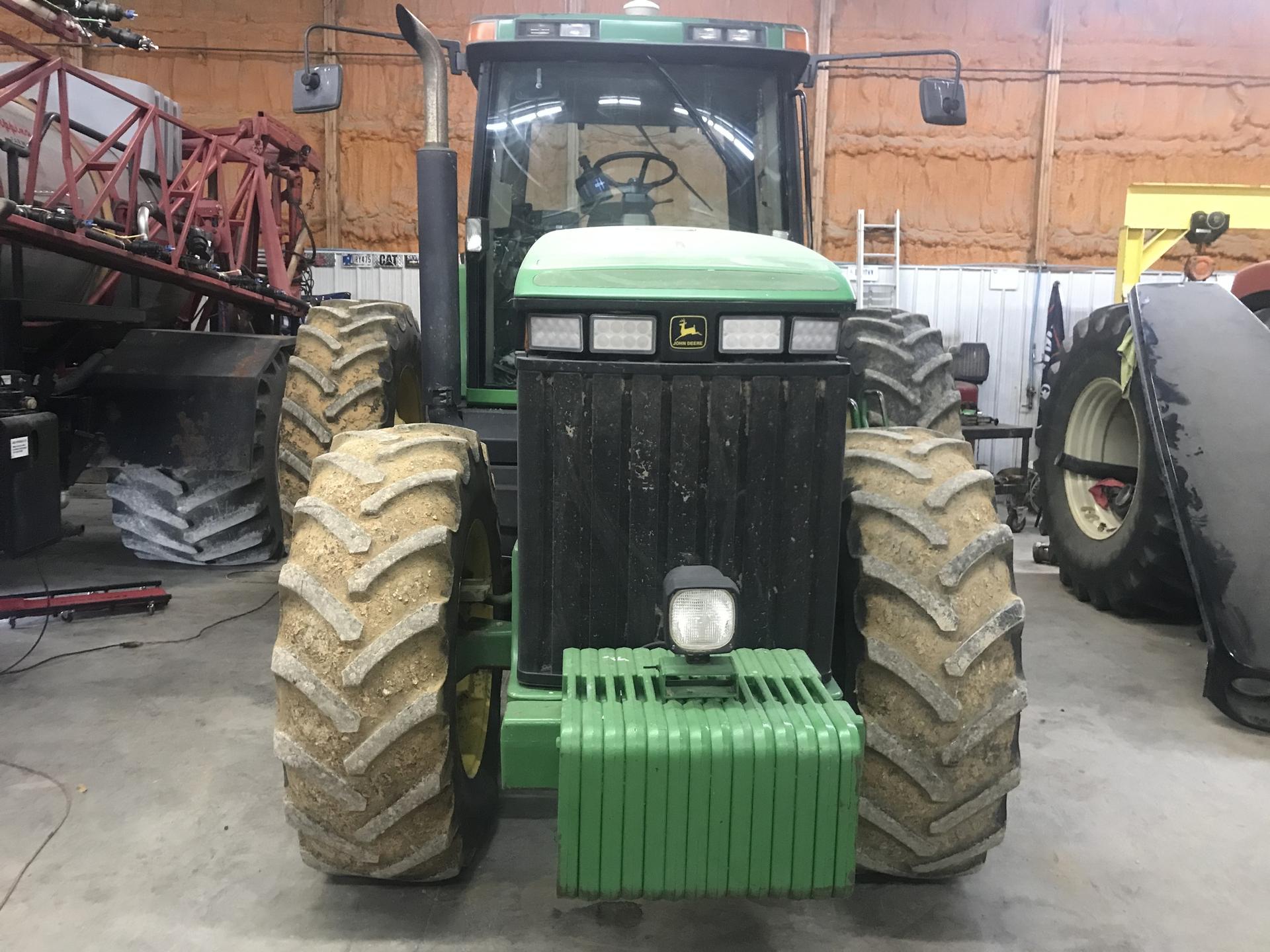 1997 John Deere 8200