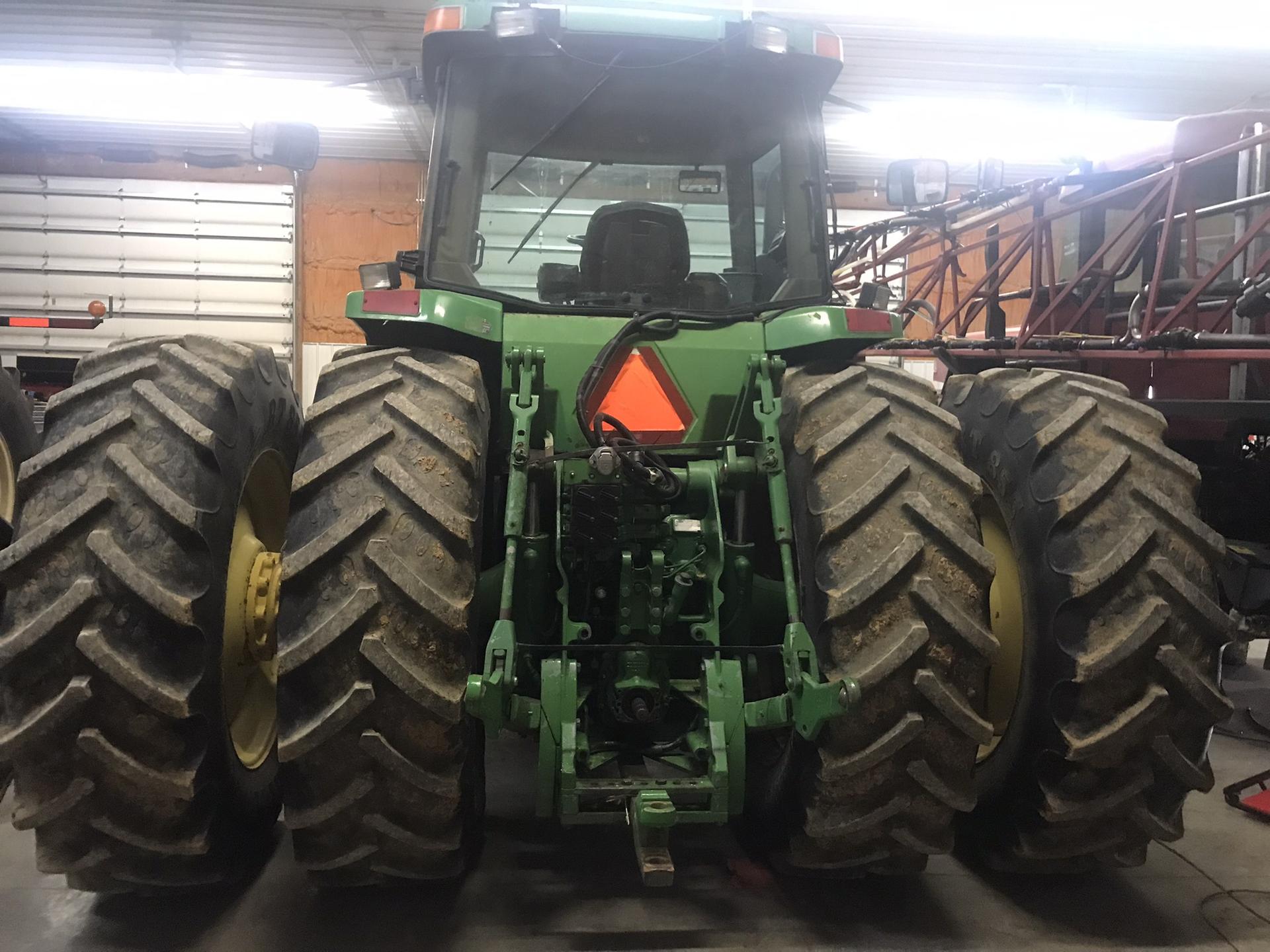 1997 John Deere 8200