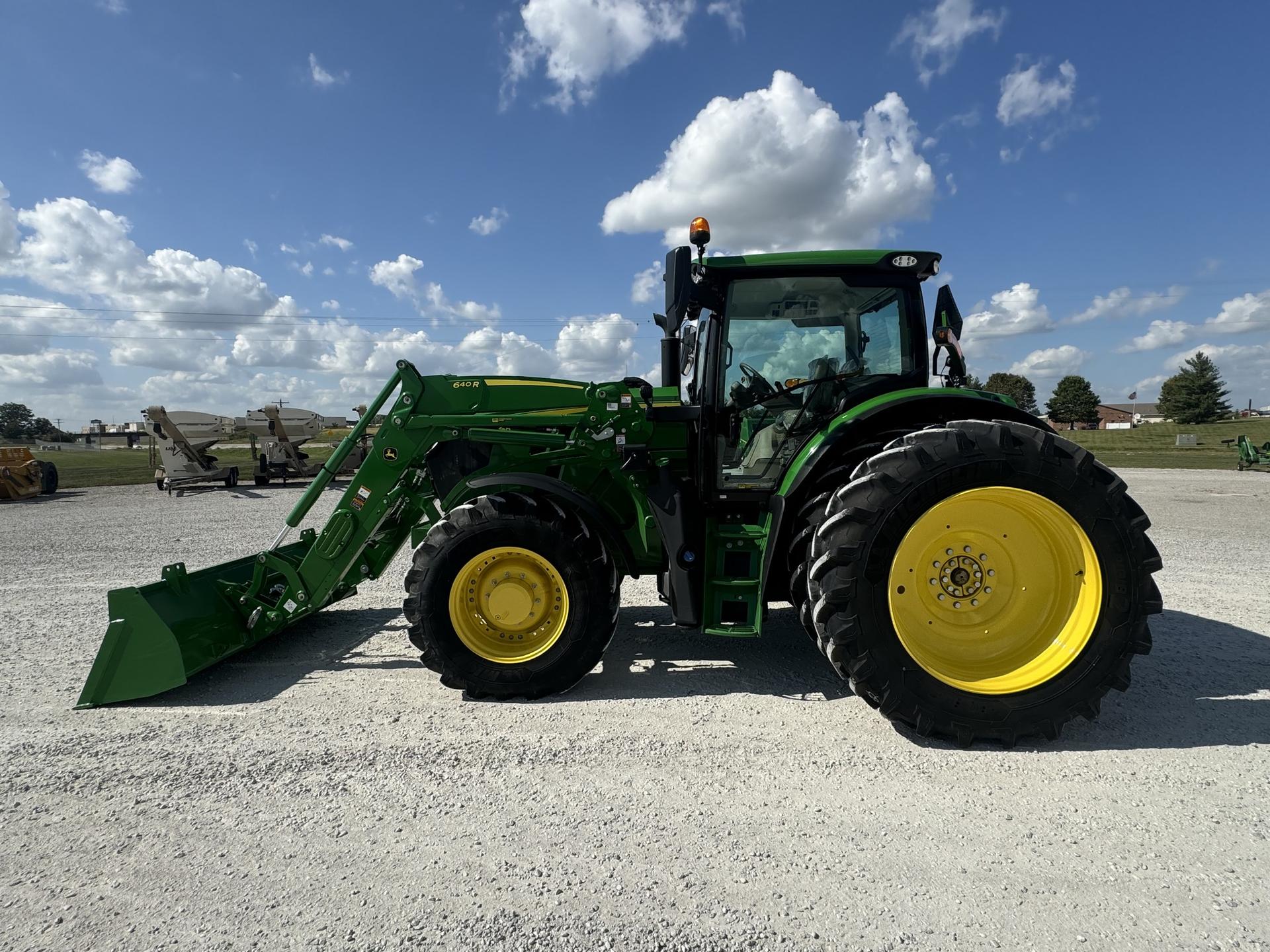 2023 John Deere 6R 155