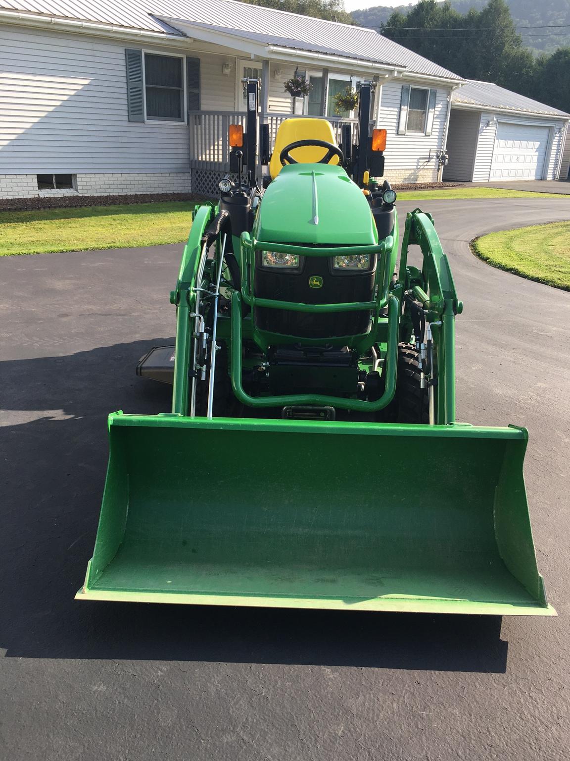 2019 John Deere 2025R