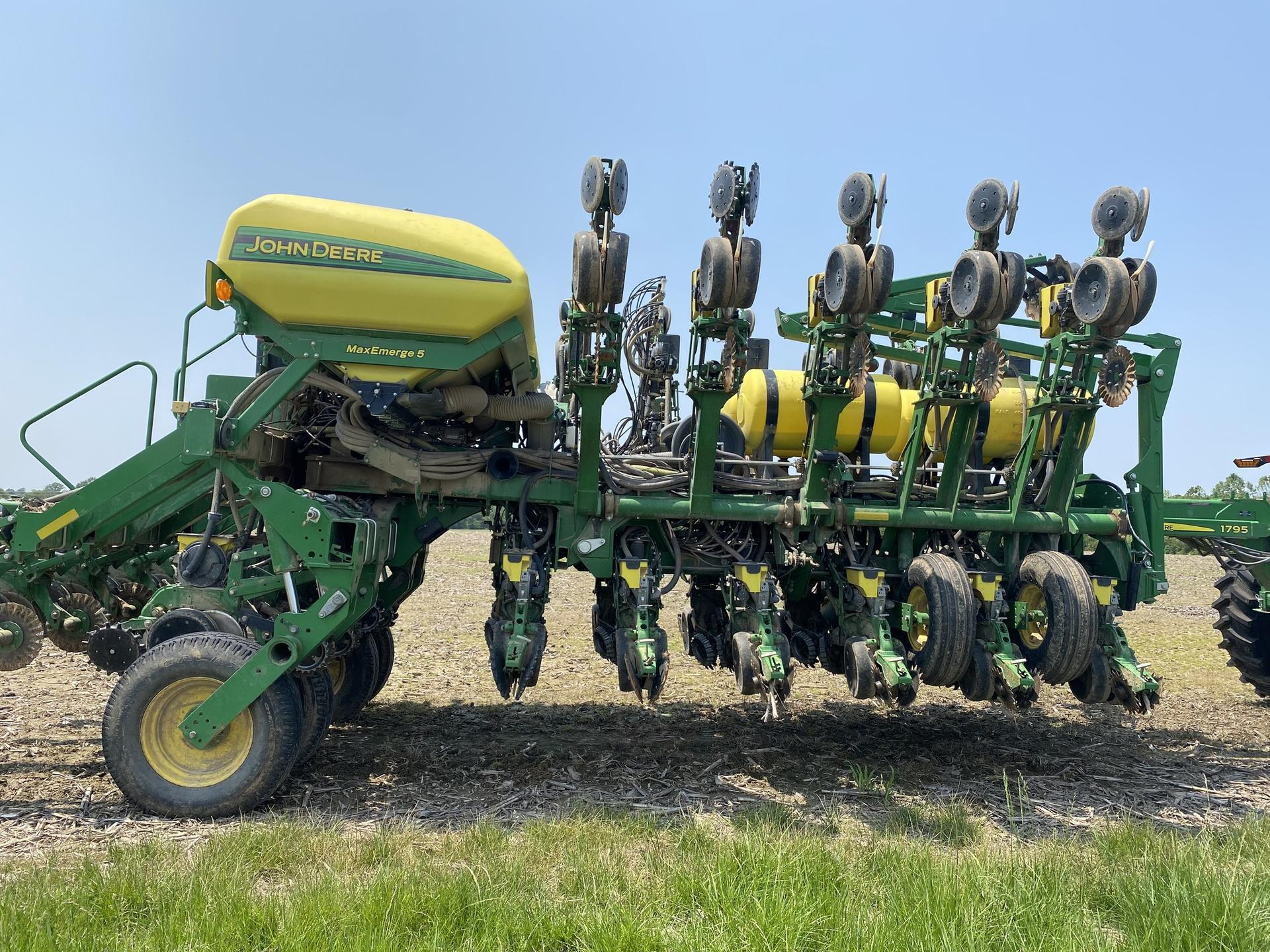 2015 John Deere 1795 Image