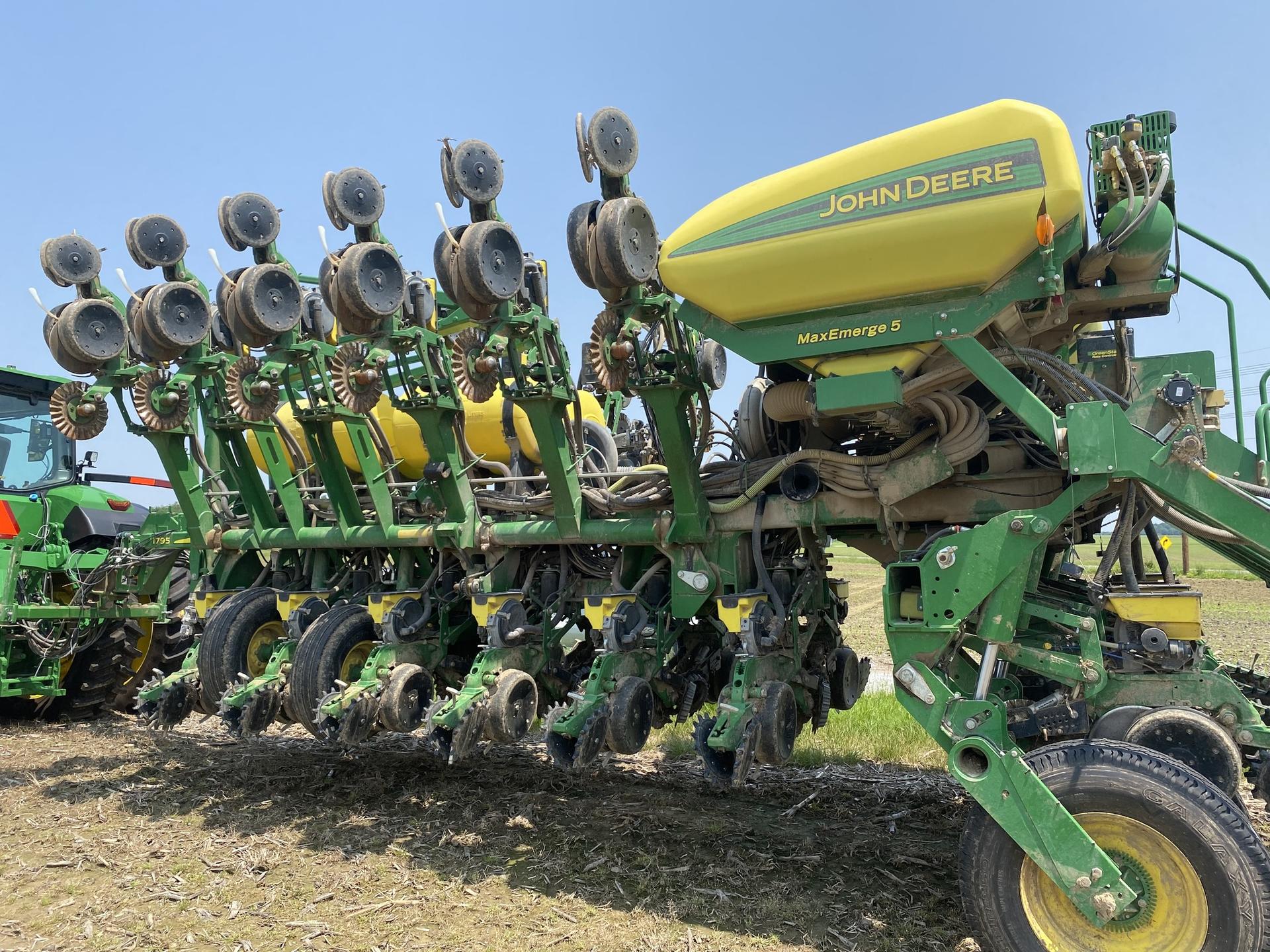 2015 John Deere 1795 Image