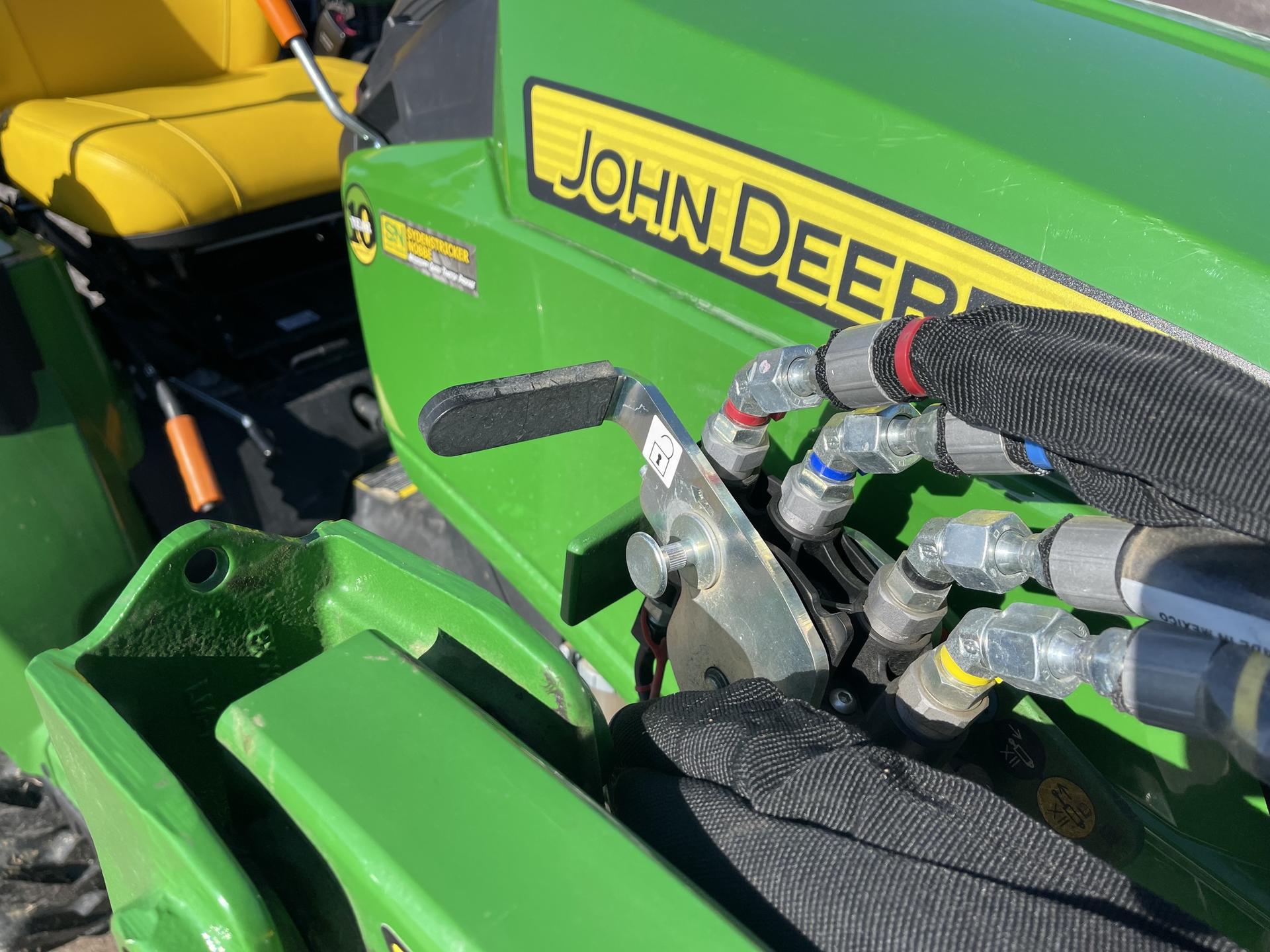 2022 John Deere 2025R