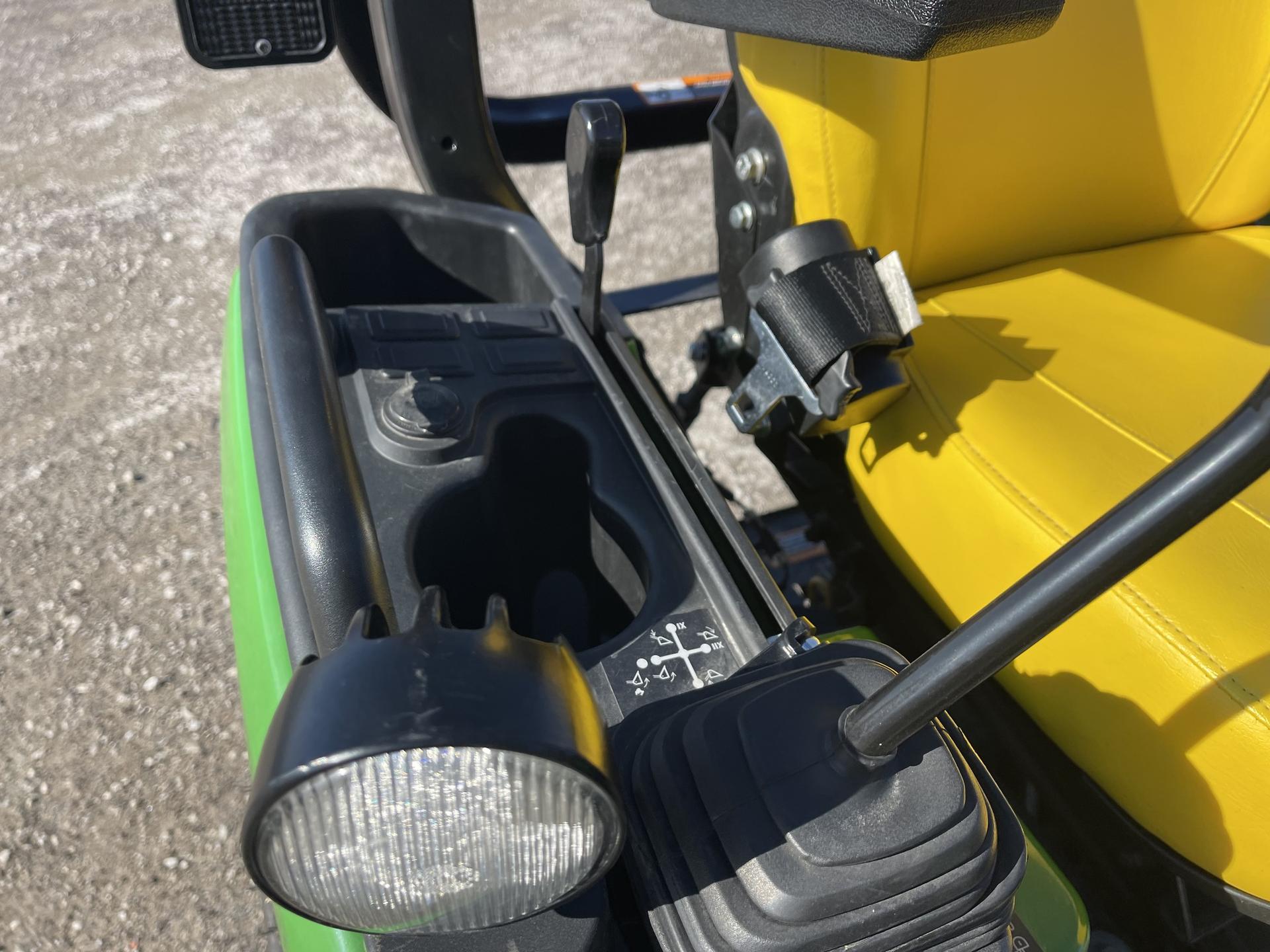 2022 John Deere 2025R