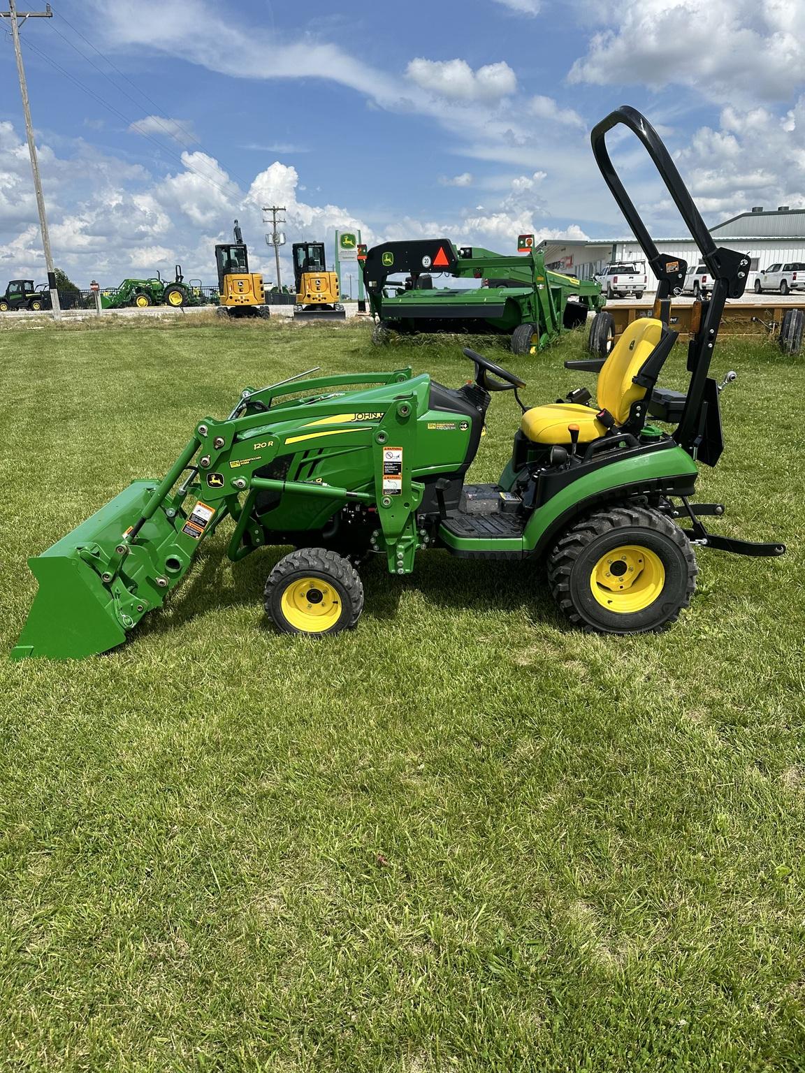 2022 John Deere 1025R