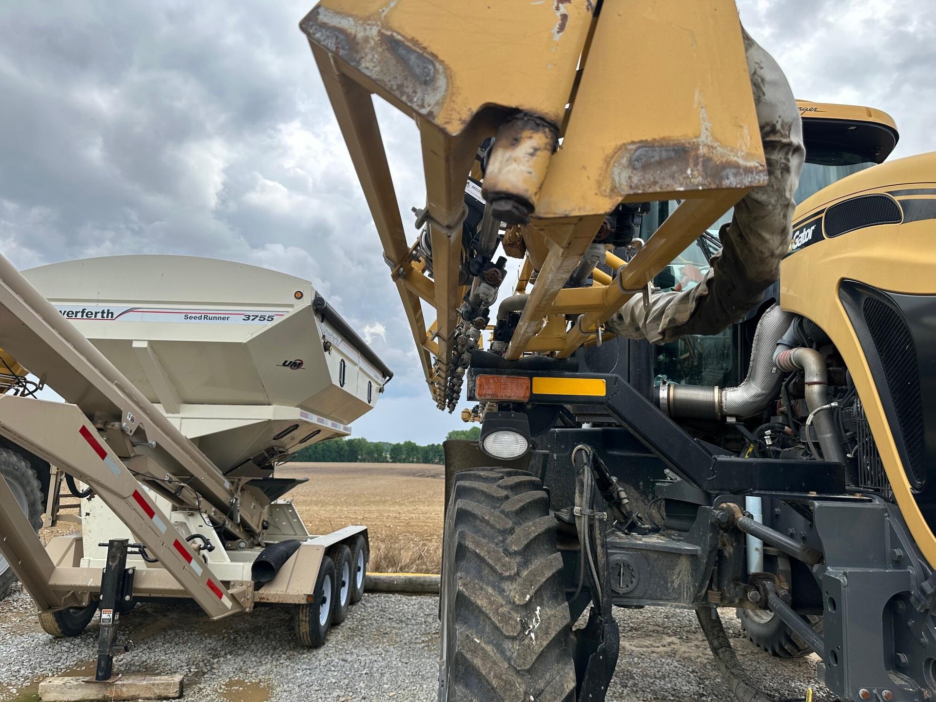 2017 RoGator RG1300B