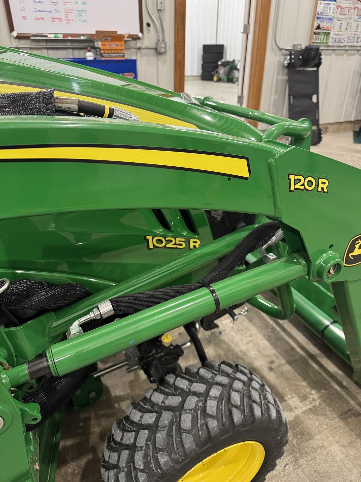 2022 John Deere 1025R Image