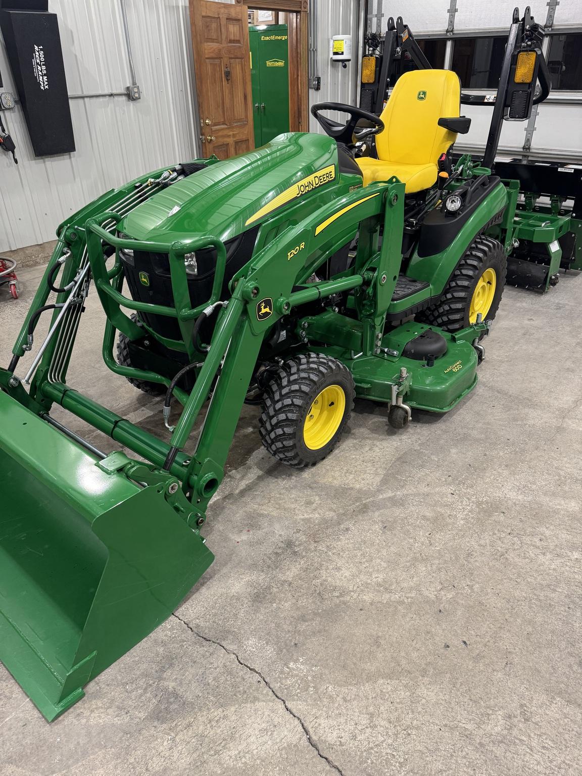 2022 John Deere 1025R Image