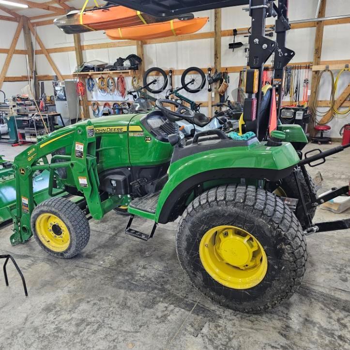 2022 John Deere 220R