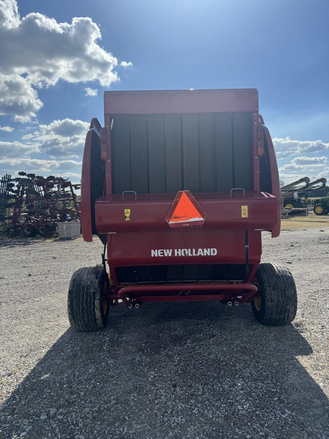 2017 New Holland Rollbelt 560