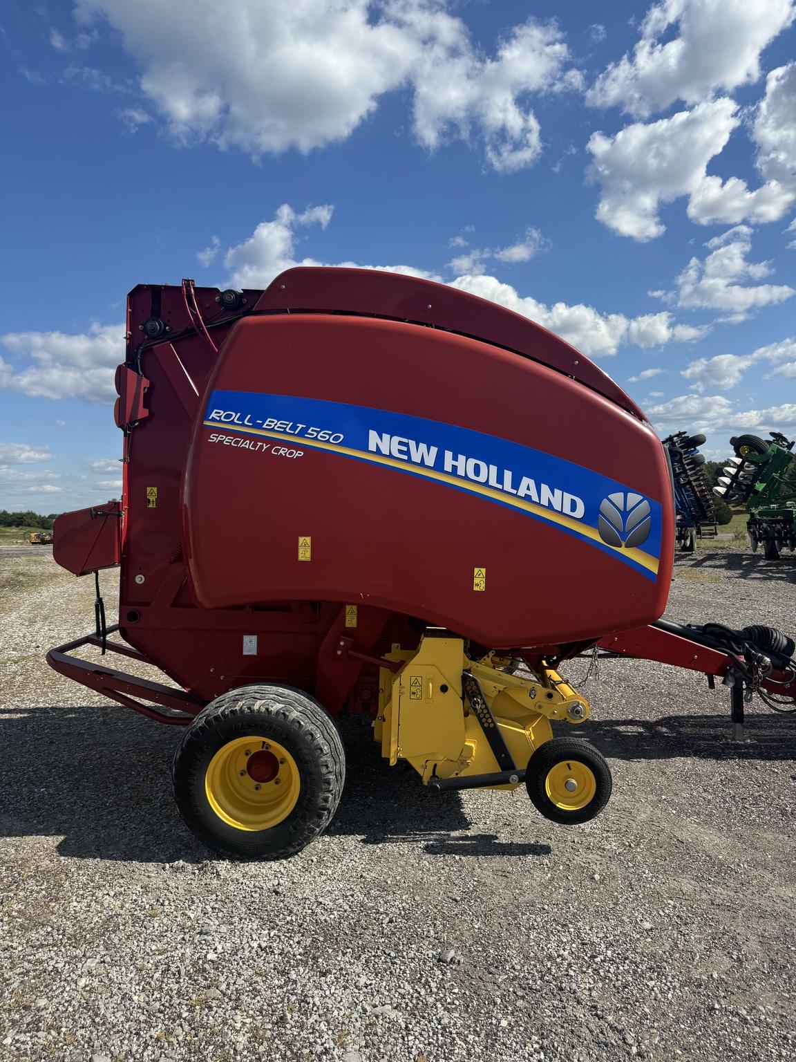 2017 New Holland Rollbelt 560