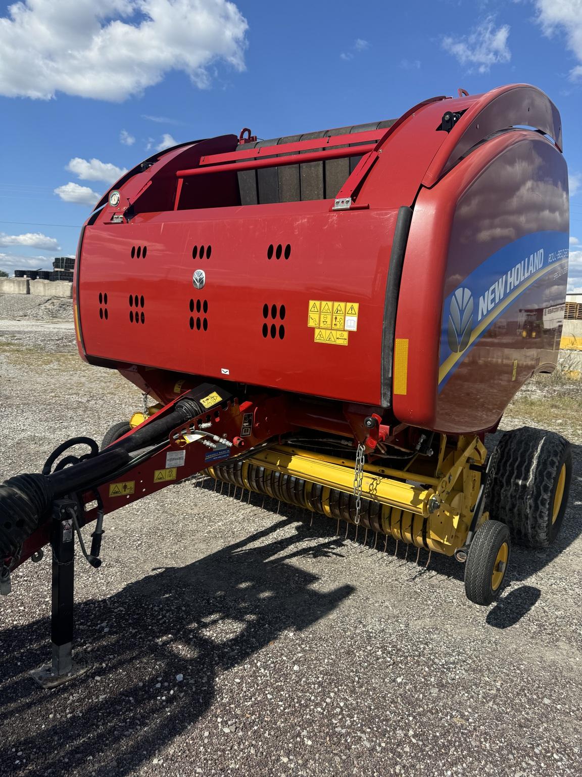 2017 New Holland Rollbelt 560