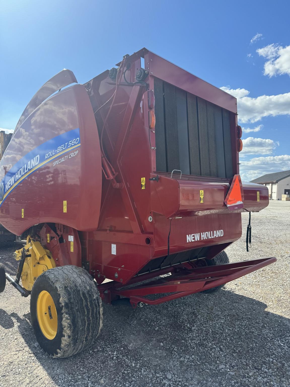 2017 New Holland Rollbelt 560