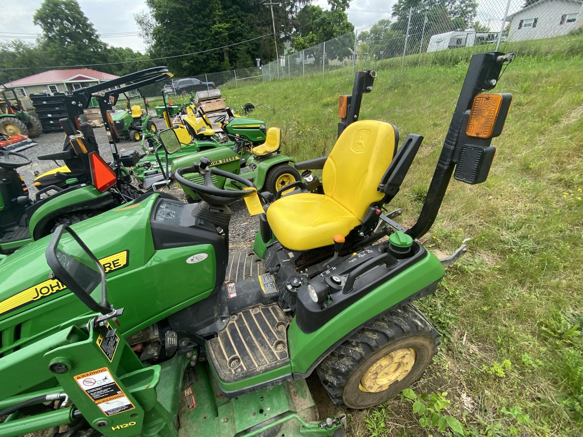 2019 John Deere 1025R