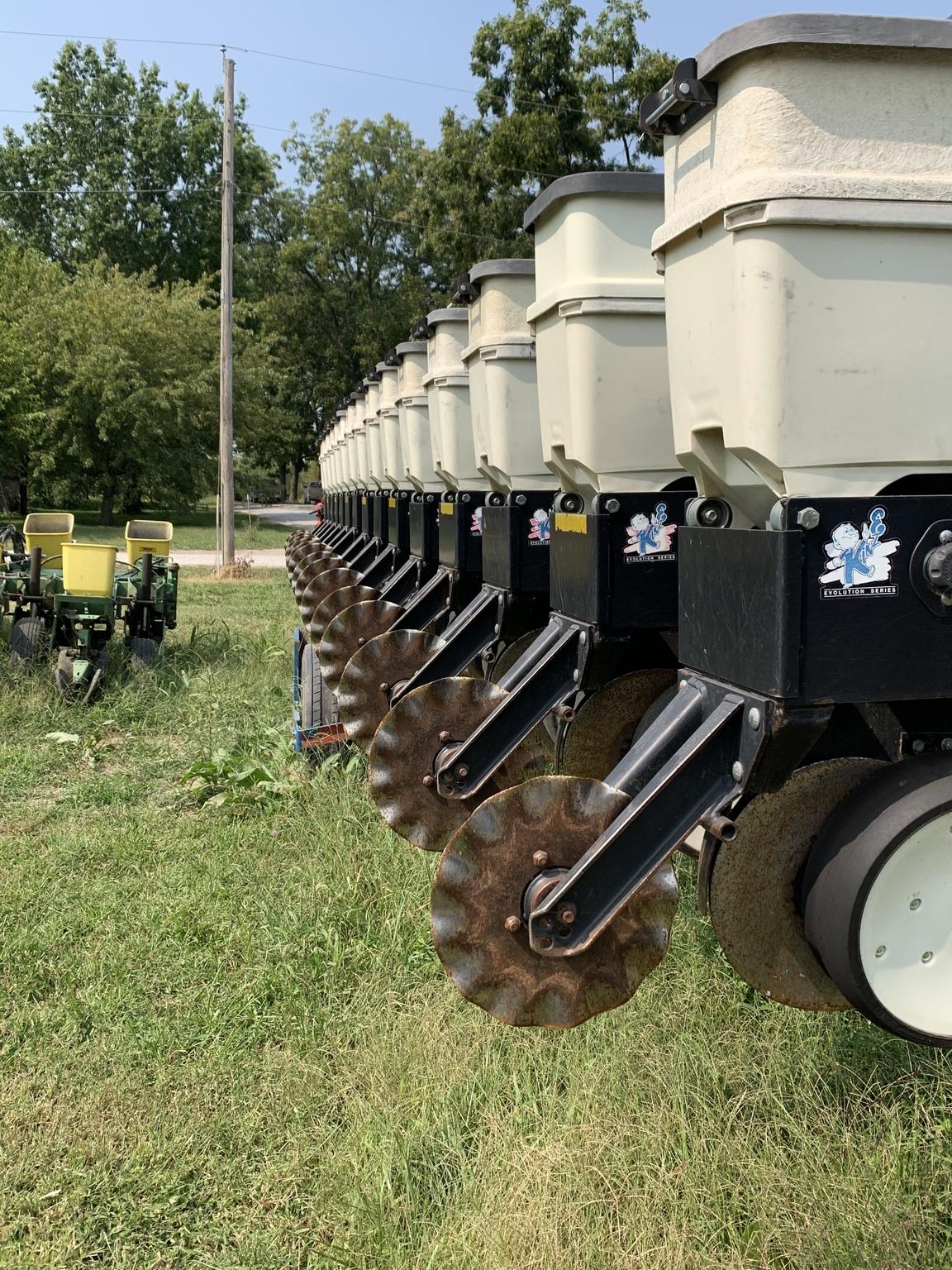 2004 Kinze 3600 Image